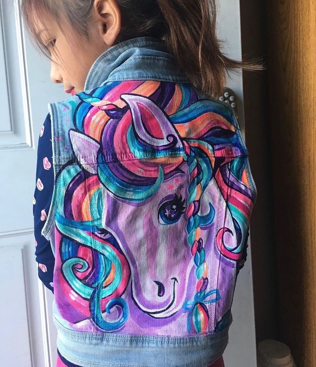 be yourself! unless you can be a unicorn, in that case, you should always be a unicorn🦄🌈💕 ⁠
⁠
⁠
#LisaFrank via @chelseaarmyn ( 📷 @lisafrank )