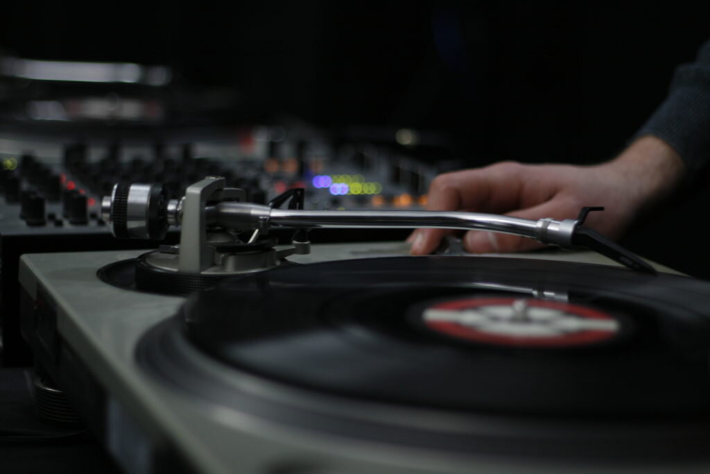 StockSnap_9SC6JA6RBZ-vinyl-1024x683.jpg