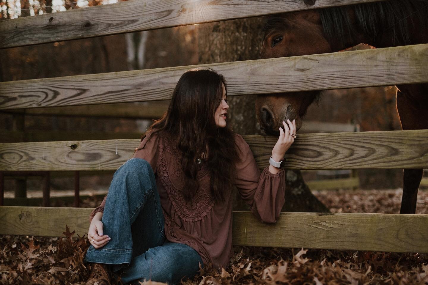 Golden hour, plus fall colors, plus a sweet girl and her horse is a recipe for magic. ✨