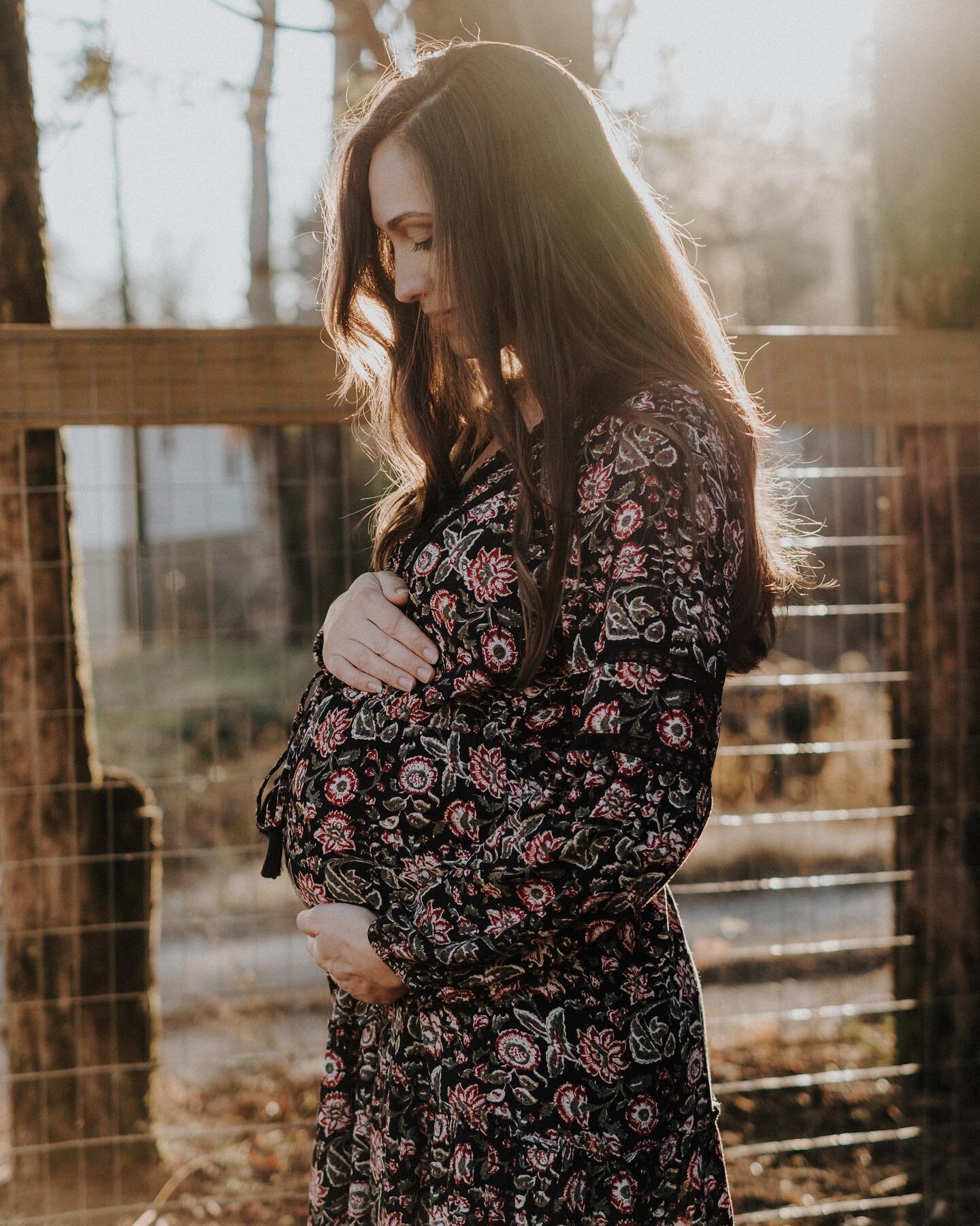 This session, this lighting, this glowing mom to be. 🤩