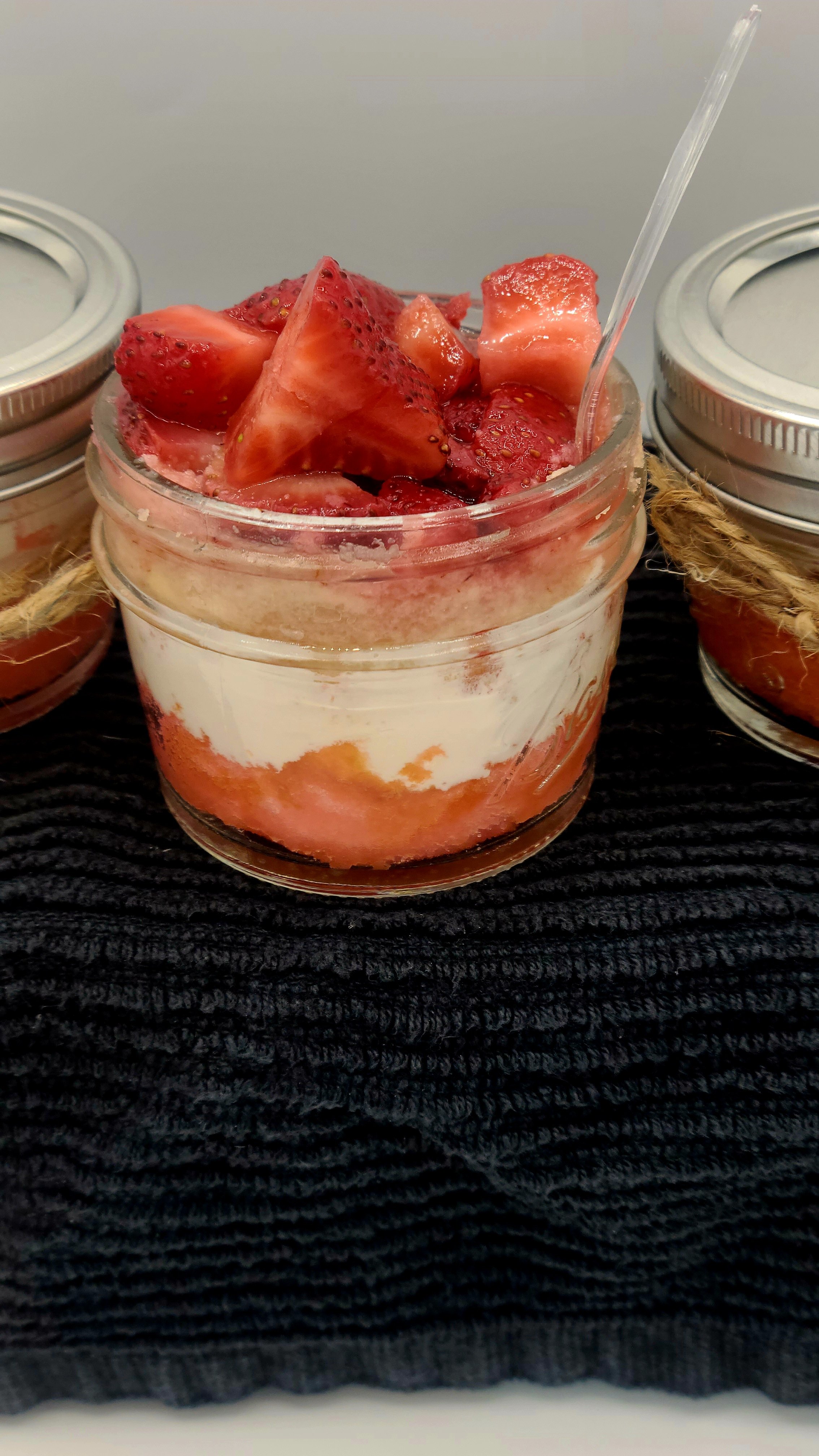 4oz Strawberry Crunch Cake Jar