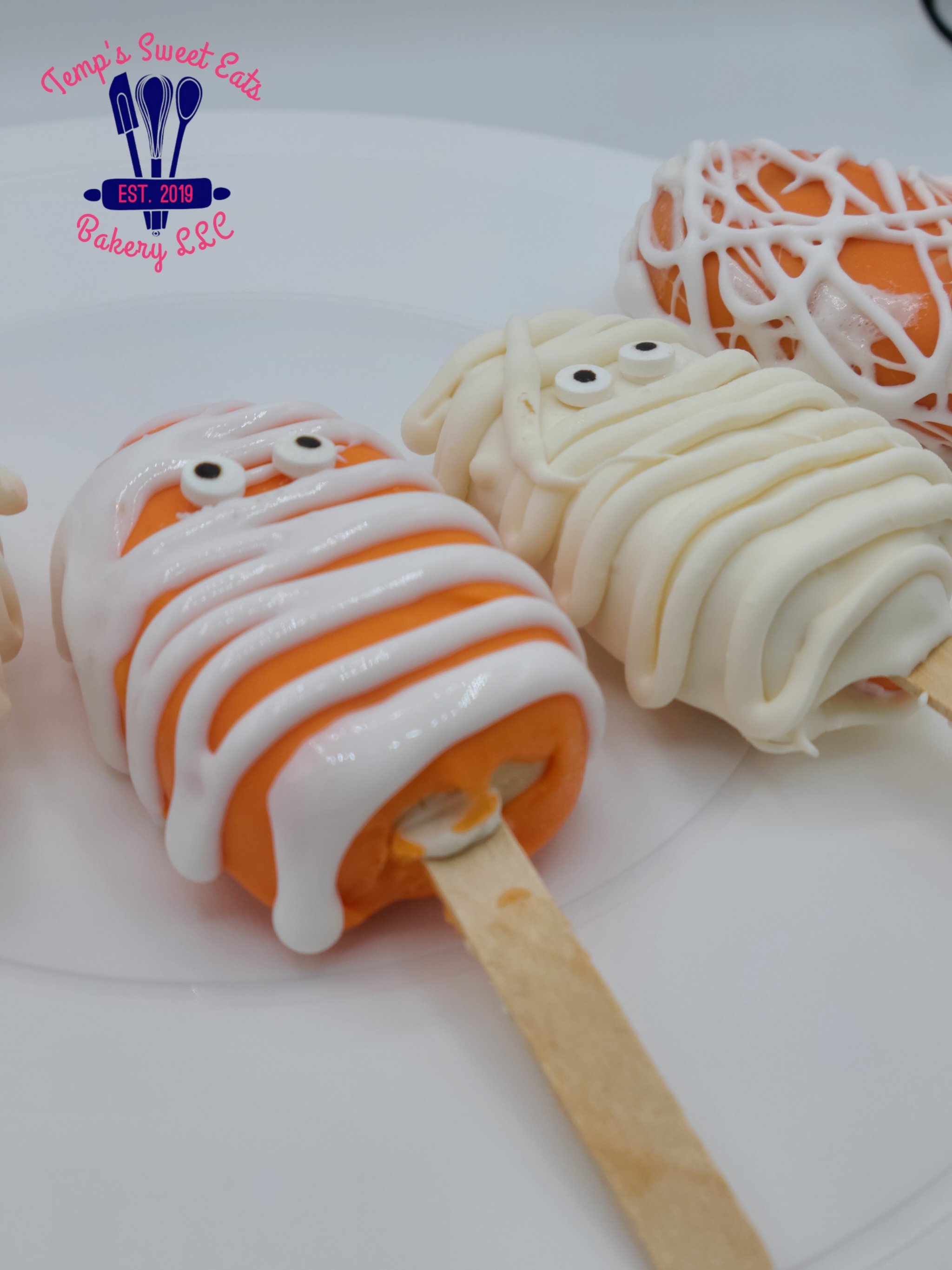 Halloween Themed Cakesicles