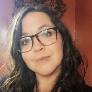 Season 5 - Ep. 97 A Bookstore for Kids Galore with guest Caroline Stine