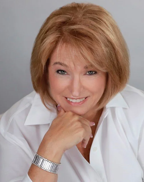 Season 6 - Ep. 128 Messy Mothers, Daughters, and Mentors with guest Maggie Smith