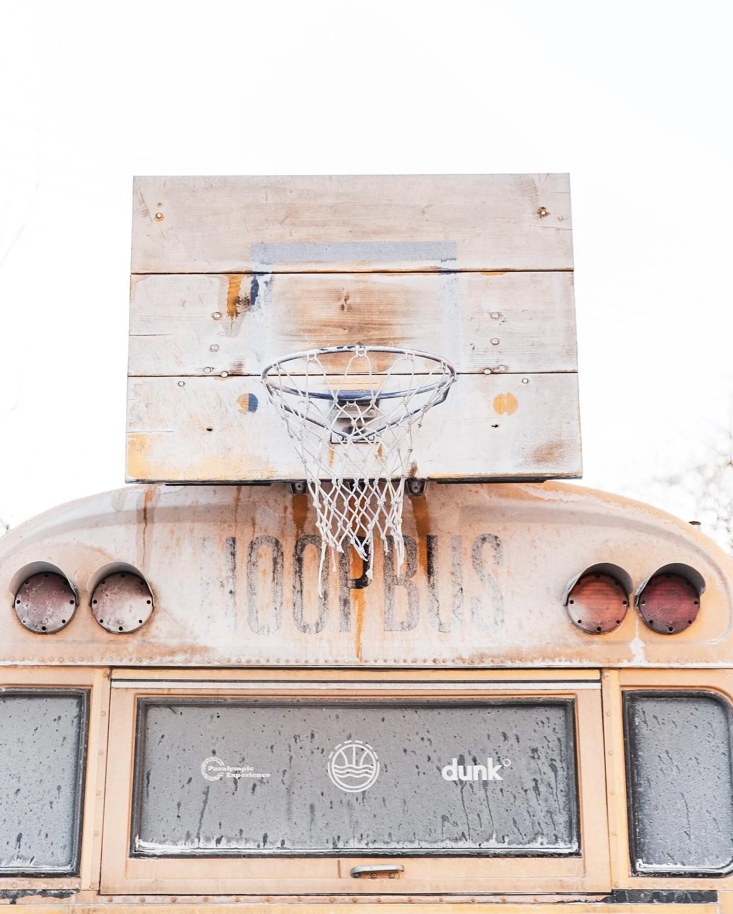 For all those with snow on the court this time of year - time to use the shovel as your warm up and get som buckets! 🏀

📸 @slowmotion00 

&hellip;

#hoopbus #gameneverstops #basketball #hoopers #dunk #basketballhighlight #schoolbus #play #loveandba