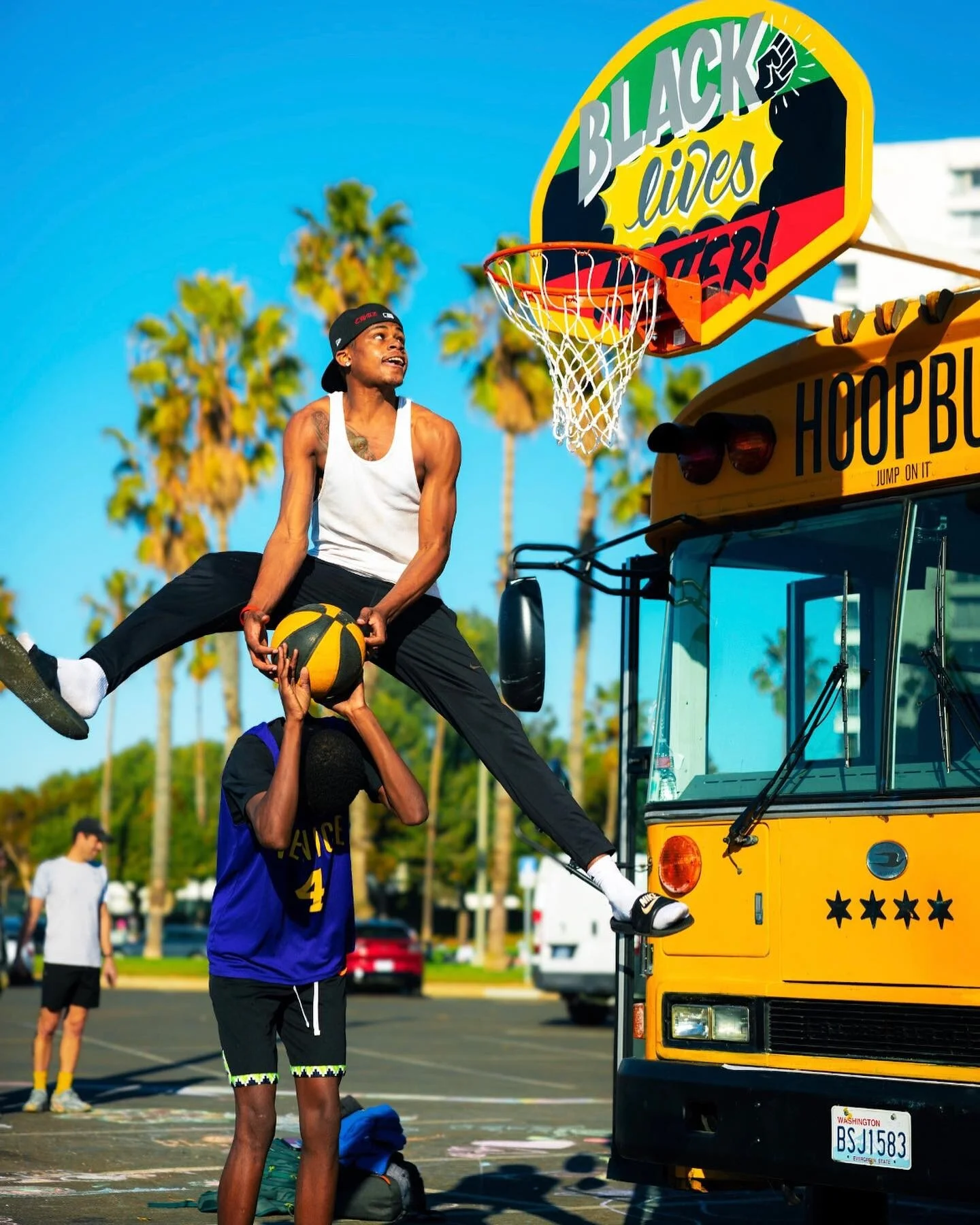 Birthday celebration with the fam 🥳Happy 16th @isthxtarteist 

📸 @_vanwaas 

&hellip;

#hoopbus #gameneverstops #basketball #hoopers #dunk #basketballhighlight #schoolbus #play #loveandbasketball #sports #nonprofit #donate #streetball