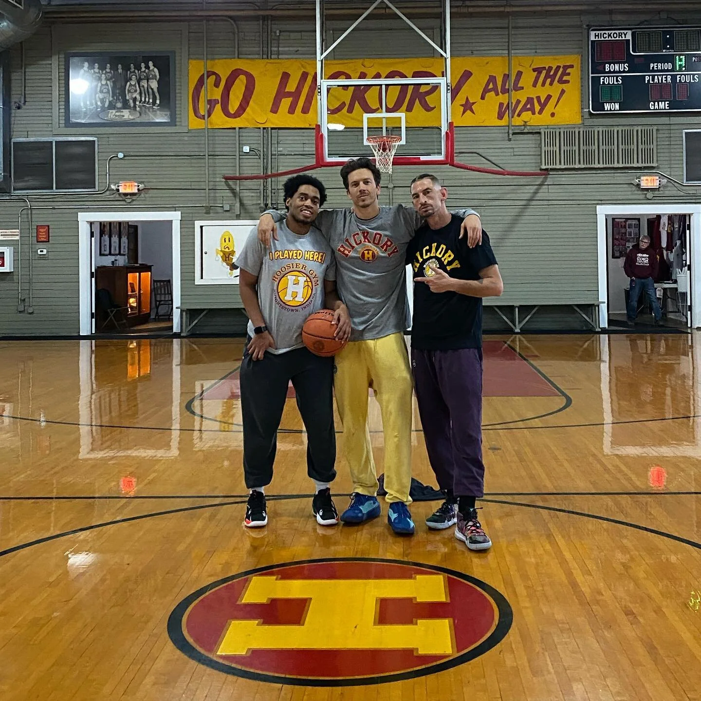 @hoopbuschicago had to stop in Knightstown, Indiana to get some buckets at the infamous Hoosier Gym! 

Our 3 with your community, we can never lose
