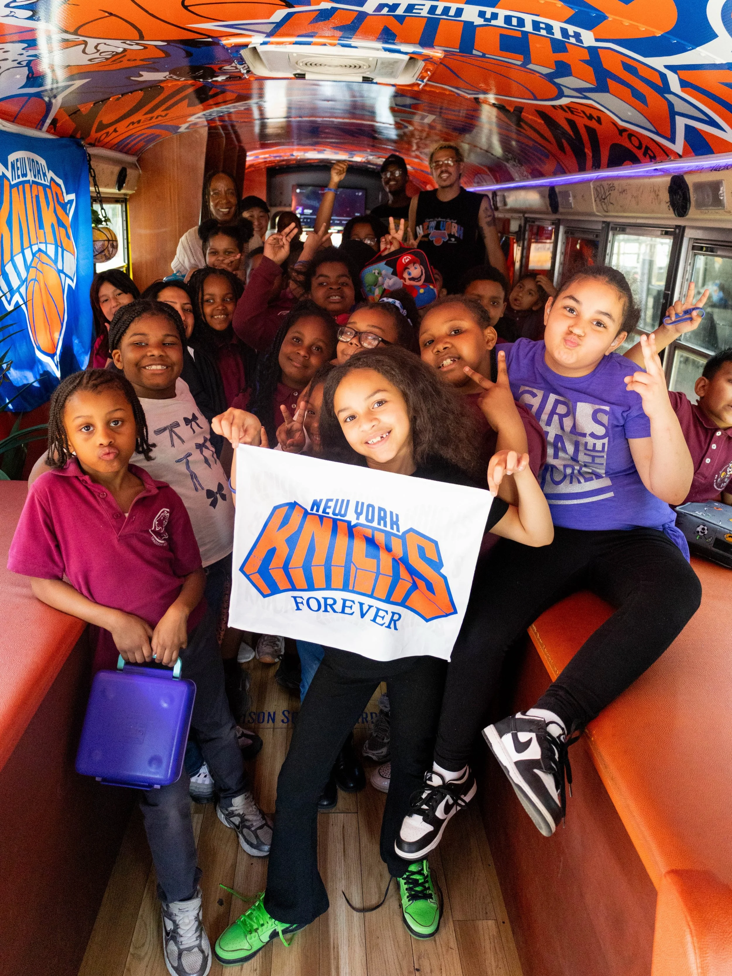 Amazing Day with the young superstars at PS 081 Thaddeus Stevens School!
Energy was out the Roof! 🔋
LETS GO KNICKS! 🧡💙🧡💙
#community  #knicks