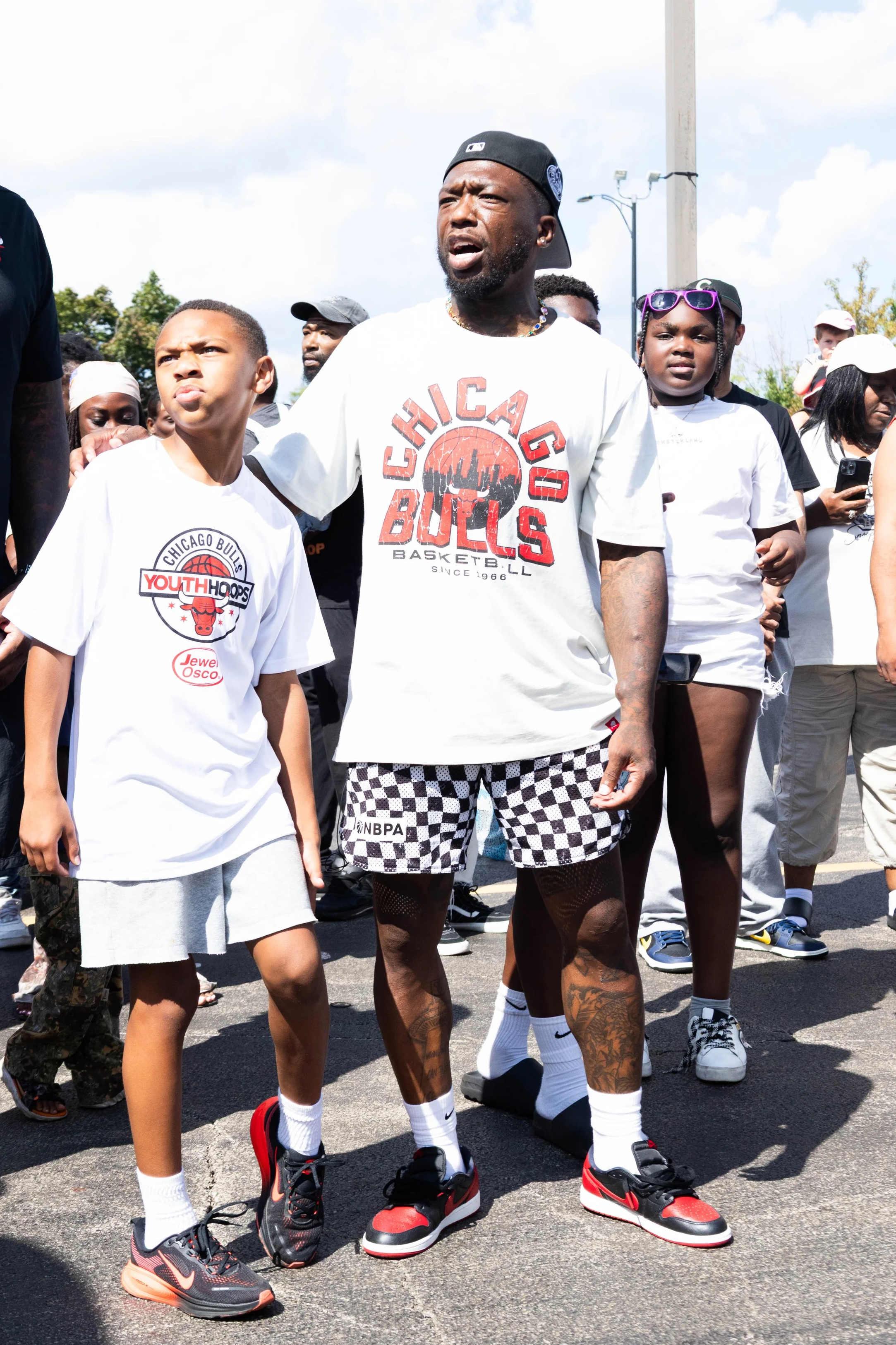  Nate Robinson with a youth athlete from the Chicago Bulls Youth Hoops basketball clinics. 