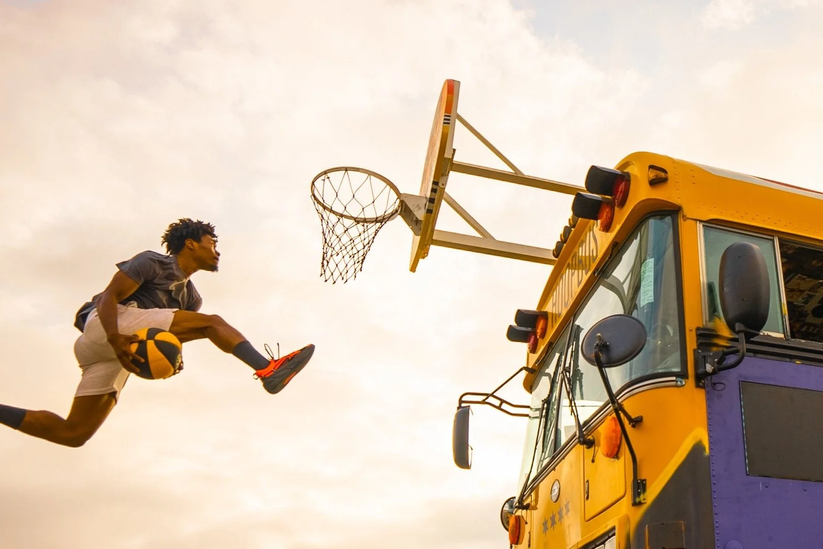 Players flock to Venice Beach to honor Kobe Bryant, street ball - Los  Angeles Times, image size:1618x1080