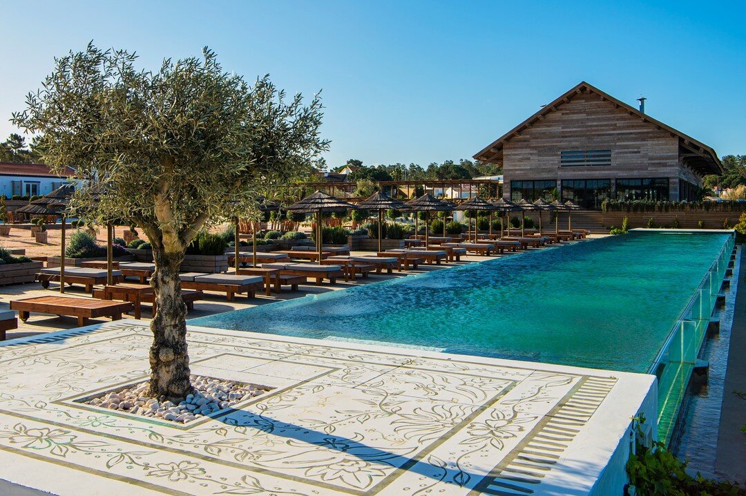 Spring is arriving and there's no better place to watch the changes that unfold in nature than in Comporta.  Lay back by our infinity pool (heated up to 28&ordm;) and enjoy the view whilst relaxing amongst friends and family.
.
.
A Primavera est&aacu