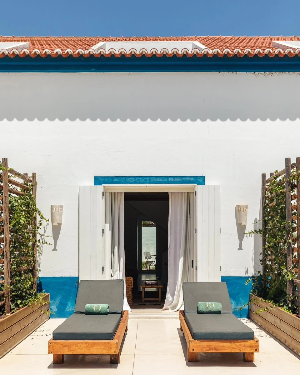 O azul do Alentejo. Girassóis em flor. A natureza à porta. Um ritmo de vida mais calmo.
.
.
O azul do Alentejo. Girassóis em flor. A natureza à porta. Um ritmo de vida mais calmo.

📷 @bernardo.lucio.photo 
📷 @mireille.roobaert 
📷 @postcard