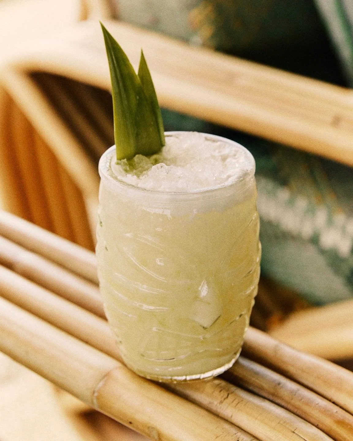 Un cocktail rafraîchissant et le vert infini des rizières.
.
.
Um cocktail refrescante e o verde infinito dos campos de arroz.

📷 @‌jose___cuevas
📷 @‌louiethain
