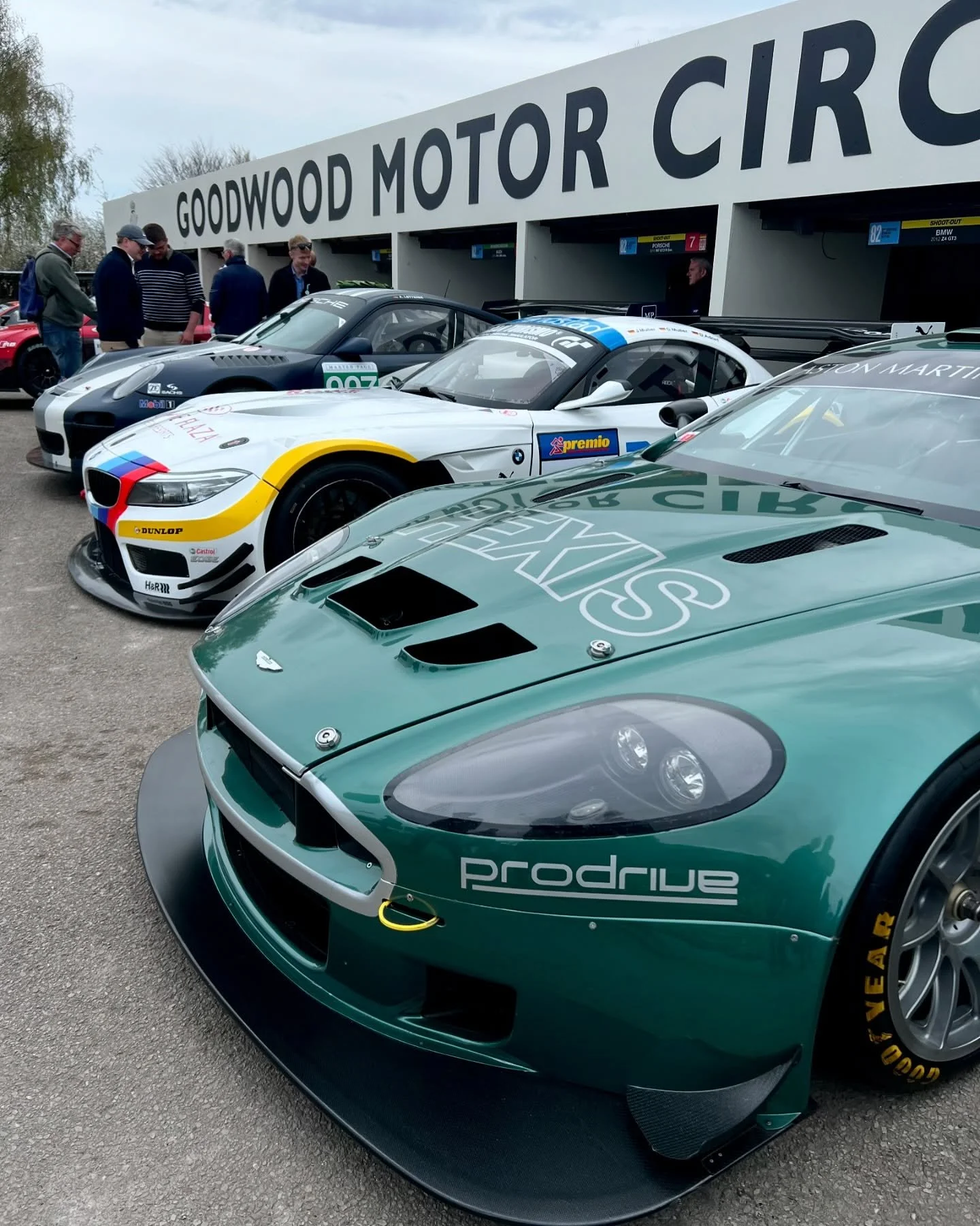 A few from #82MM @goodwoodmotorcircuit 

Sound clip heaven of the @gordonmurrayautomotive T.50s at the end 🔊🔊🔊

#beracefit #goodwood #goodwoodmembersmeeting #bugatti #astonmartin #lotus #ford #gordanmurrayautomotive