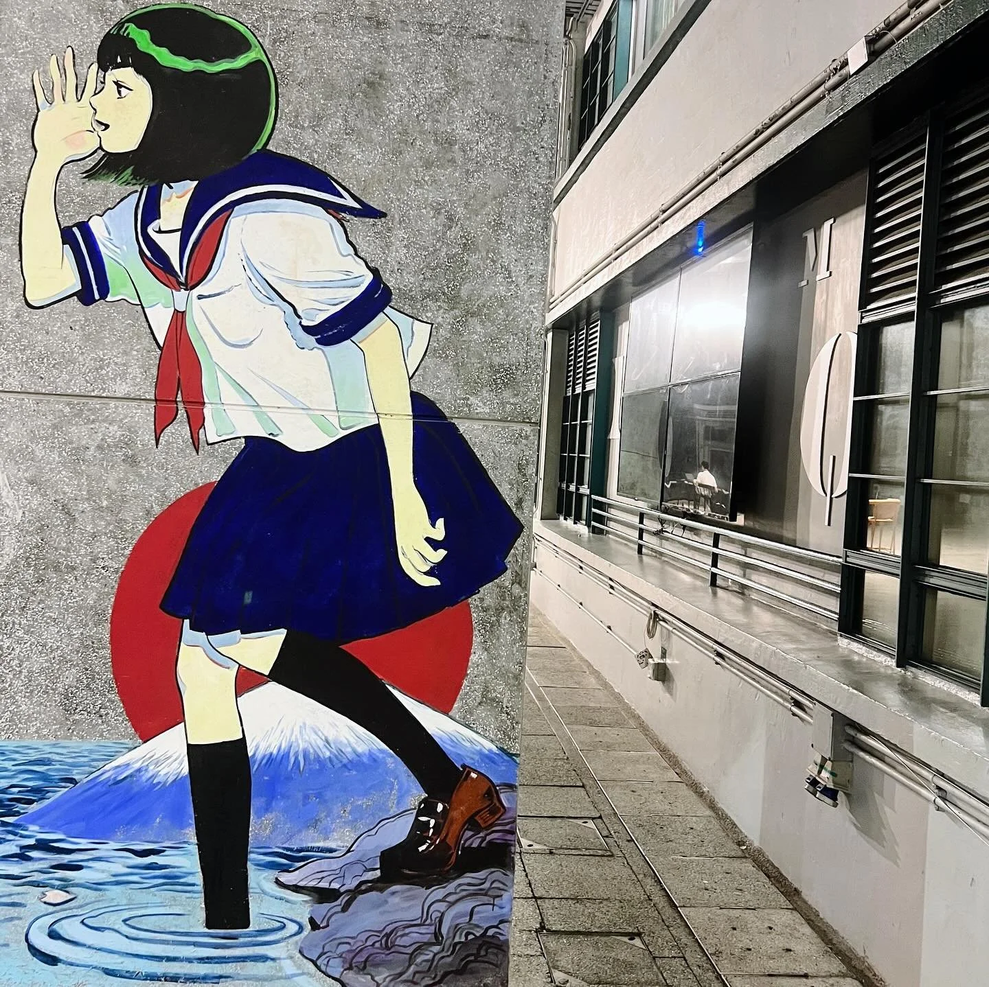 We landed when the weather status was T1 and departed just before it hit T8.
3 days in Hong Kong eating the most delicious food, hiking up and down tiny, curvy streets, balancing between history and progress.

Got a glimpse of an emperor&rsquo;s life