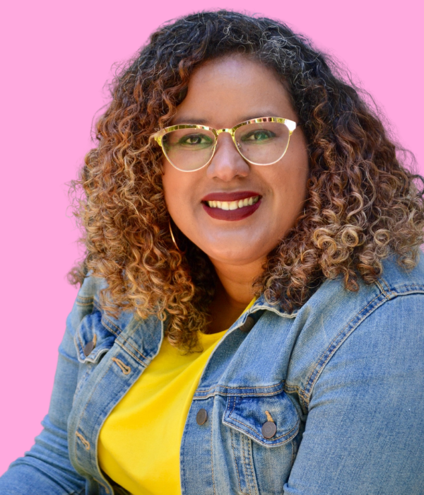 Headshot Ah 2021 - Adriana Herrera (1).png