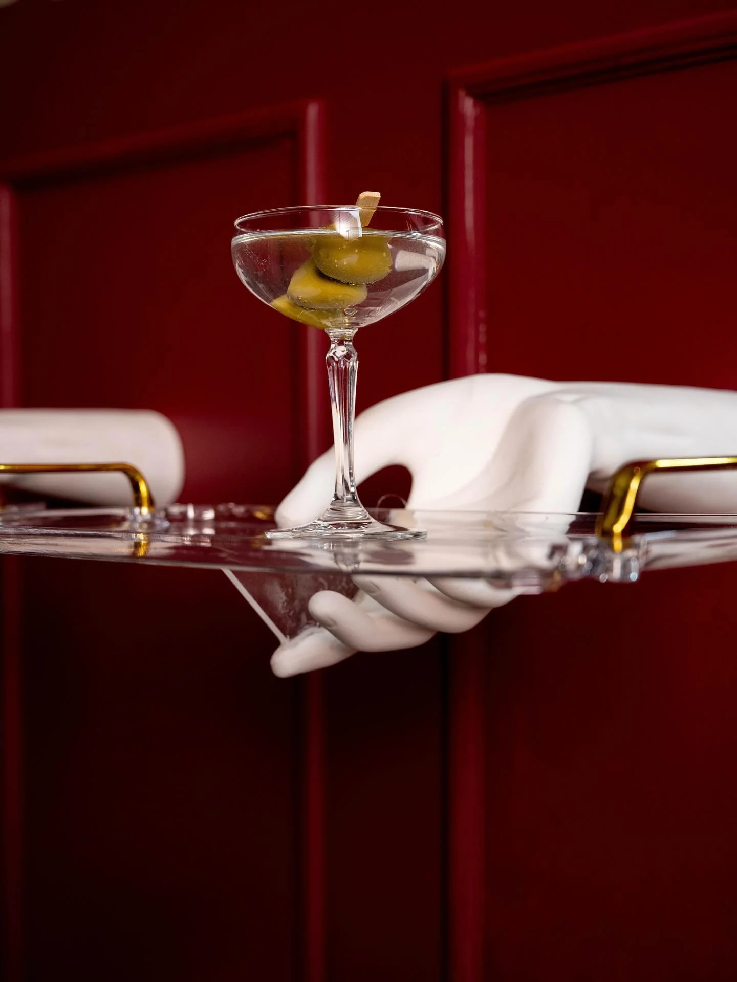 The mood lives in the details. That&rsquo;s where the atmosphere begins. ✨

TQ Tip 101: details aren&rsquo;t extras, they&rsquo;re everything! 

&bull;
&bull;
&bull;

#designedbythemequeens #millefoglie #nj #nyc #floralinspo #themequeensdesign #inter