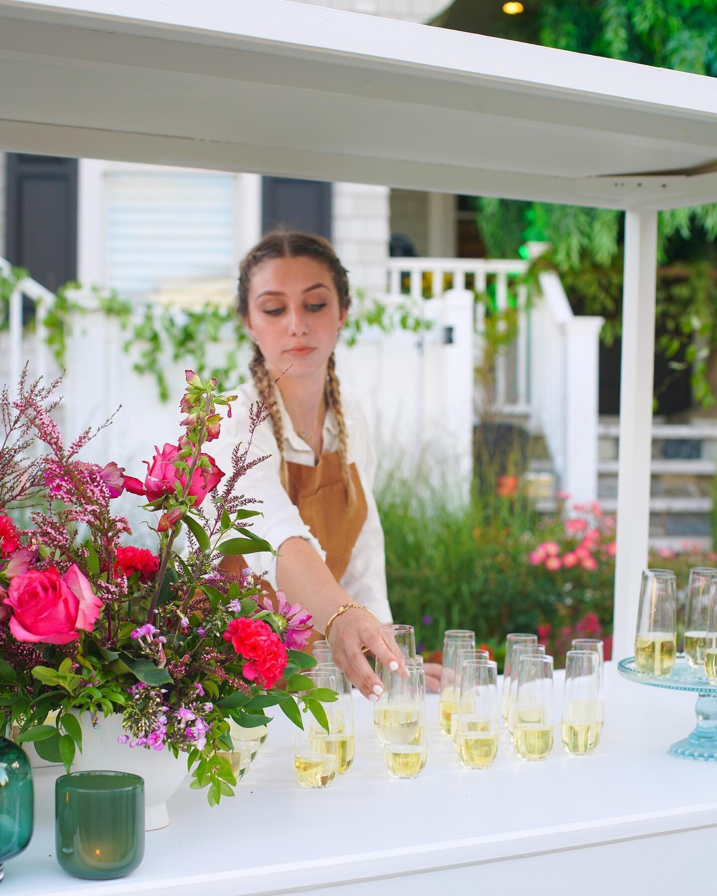 A champagne welcome bar is the only kind of welcome we want 🍾✨

Use the link in our bio to create the entrance of your dreams for your next event! ✨

#catering #phillyweddingvenue #phillycatering #phillycaterer #phillyweddingvendors #phillyevents #p