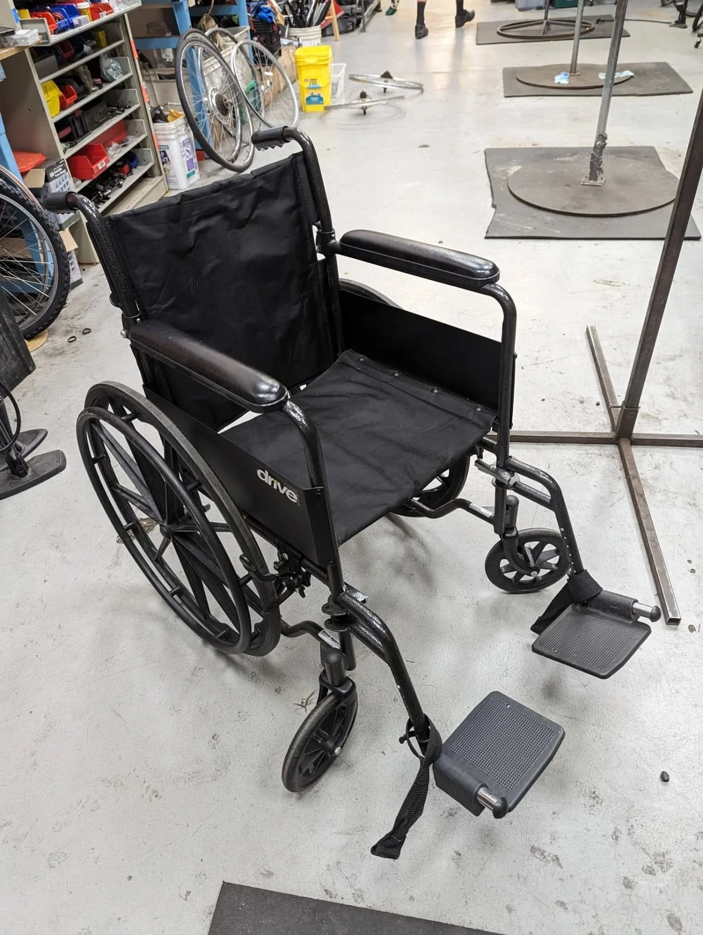 As previously mentioned, Lefty Loosey now has a mobility aid library! Swipe through for some examples of what we have to offer. if you are considering switching mobility aids or starting to use one for the first time, come by to test-drive some optio