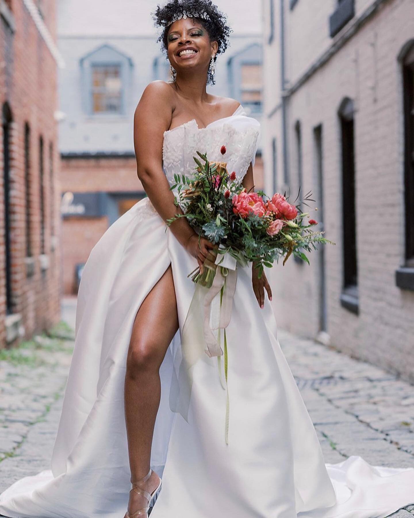You deserve all the love, life, and happiness all 2022! 💐💕 Isn&rsquo;t this custom gown by @zsaneofficial am absolute beauty! 😍

#Schedule your custom bridal Sketch To YES! appointment with Haut&eacute; Coutur&eacute; Designer @zsaneofficial, from