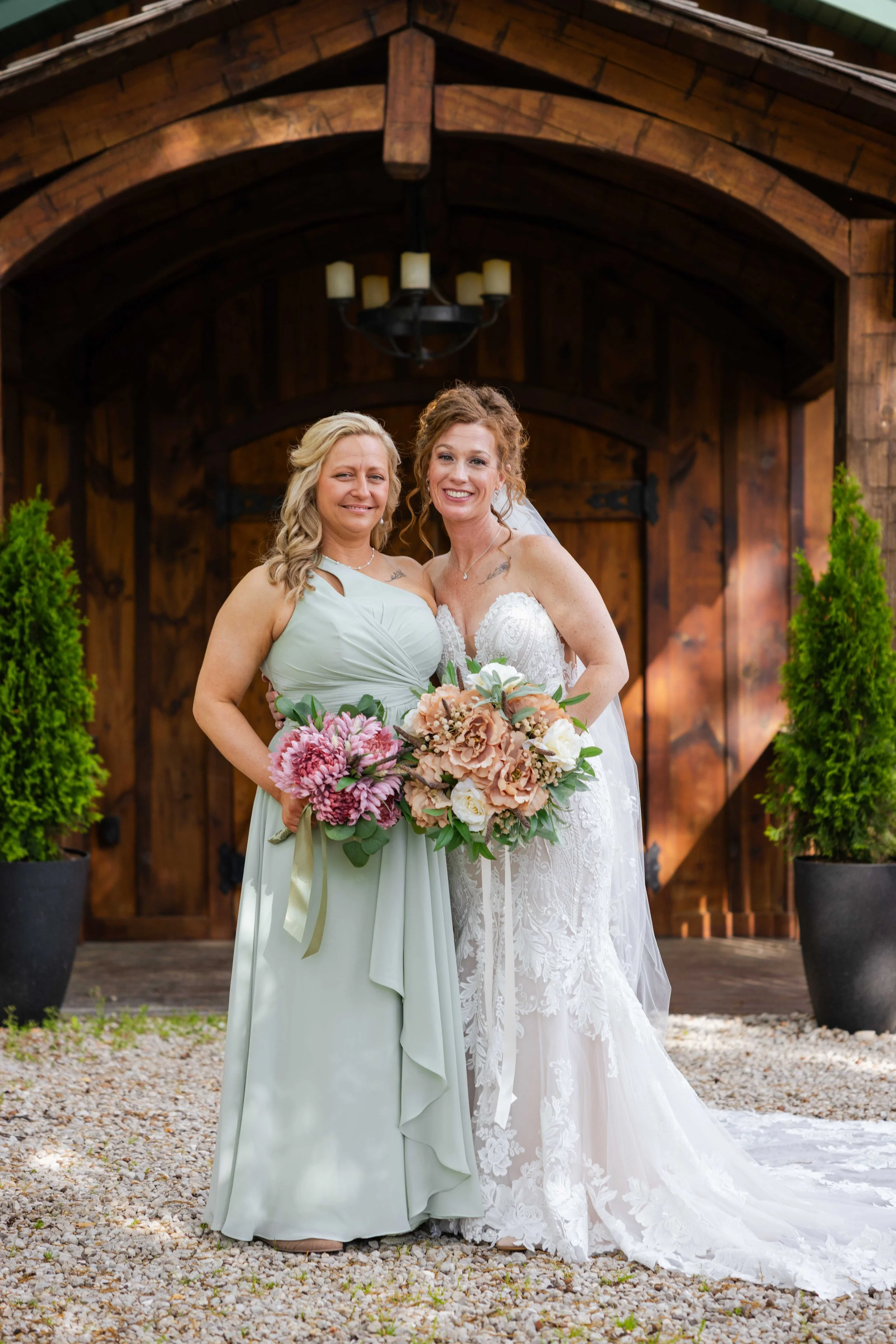 out-Jake&JessWeddig257-2.jpg