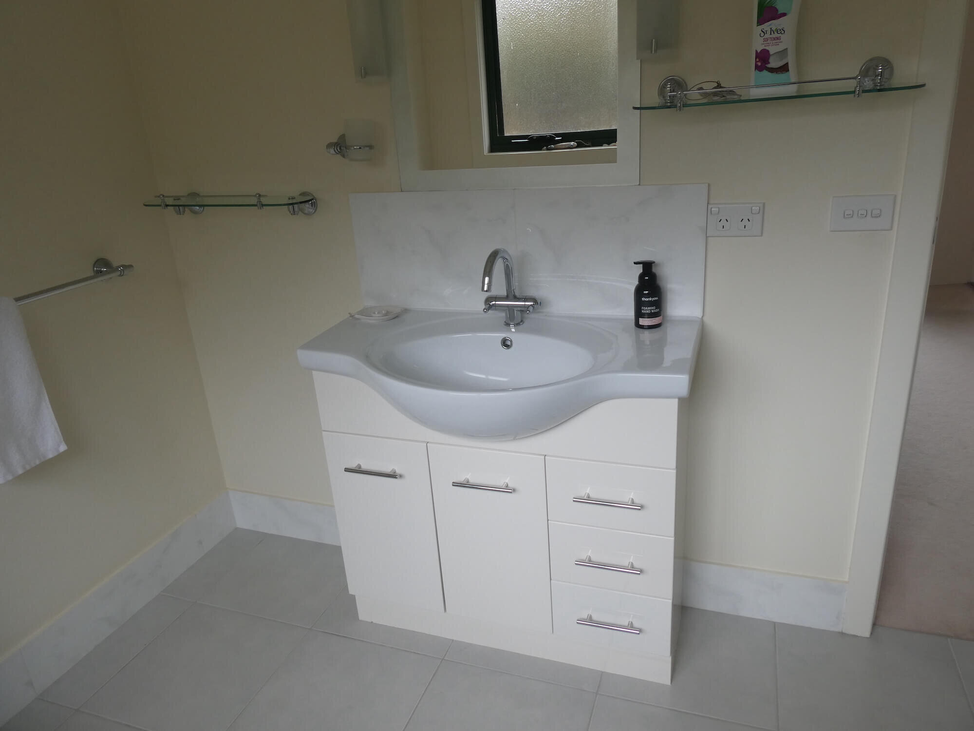 A10 Main BR ensuite.jpeg