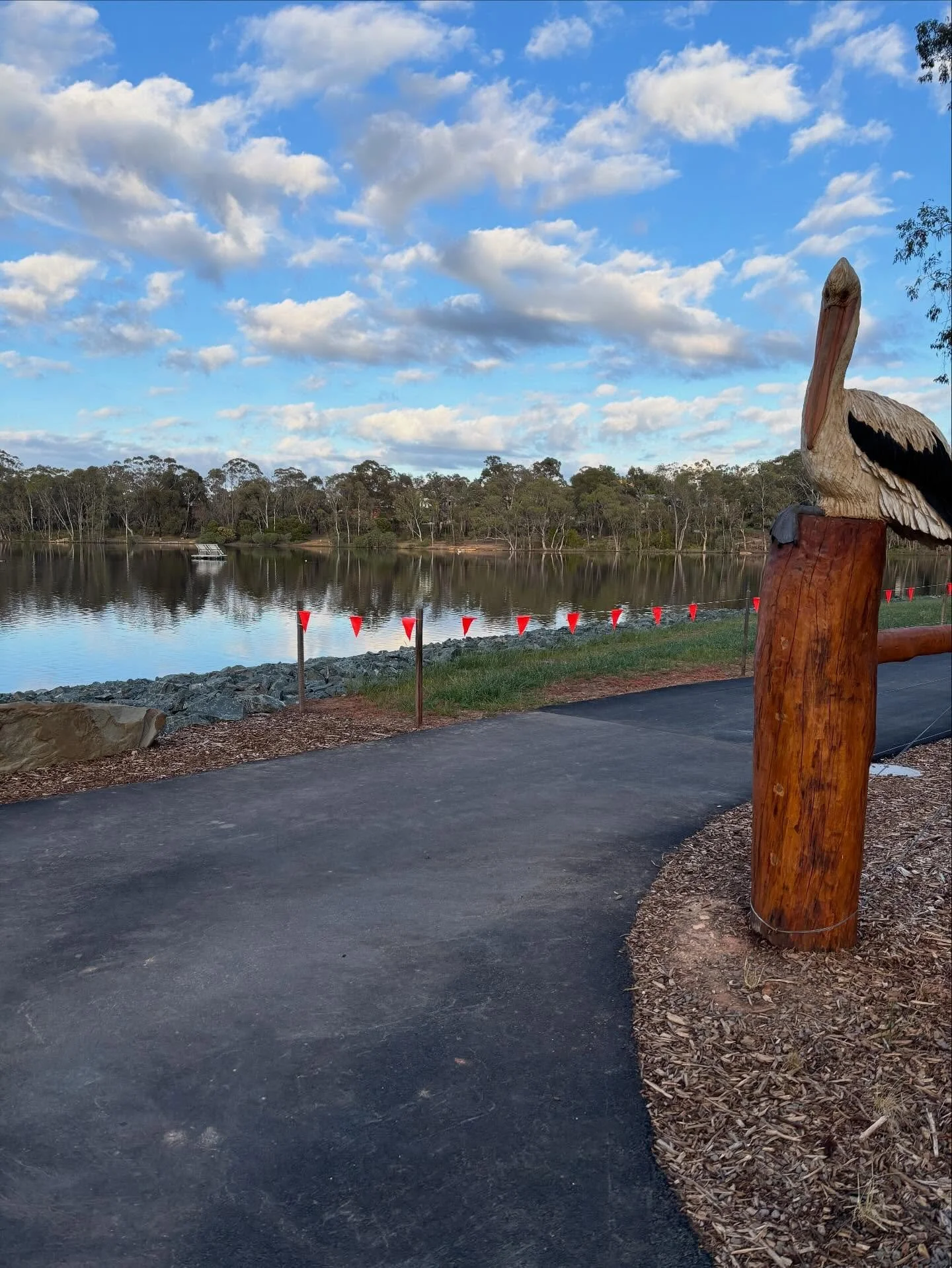 Morning walk beside Kennington Reservoir 🚶