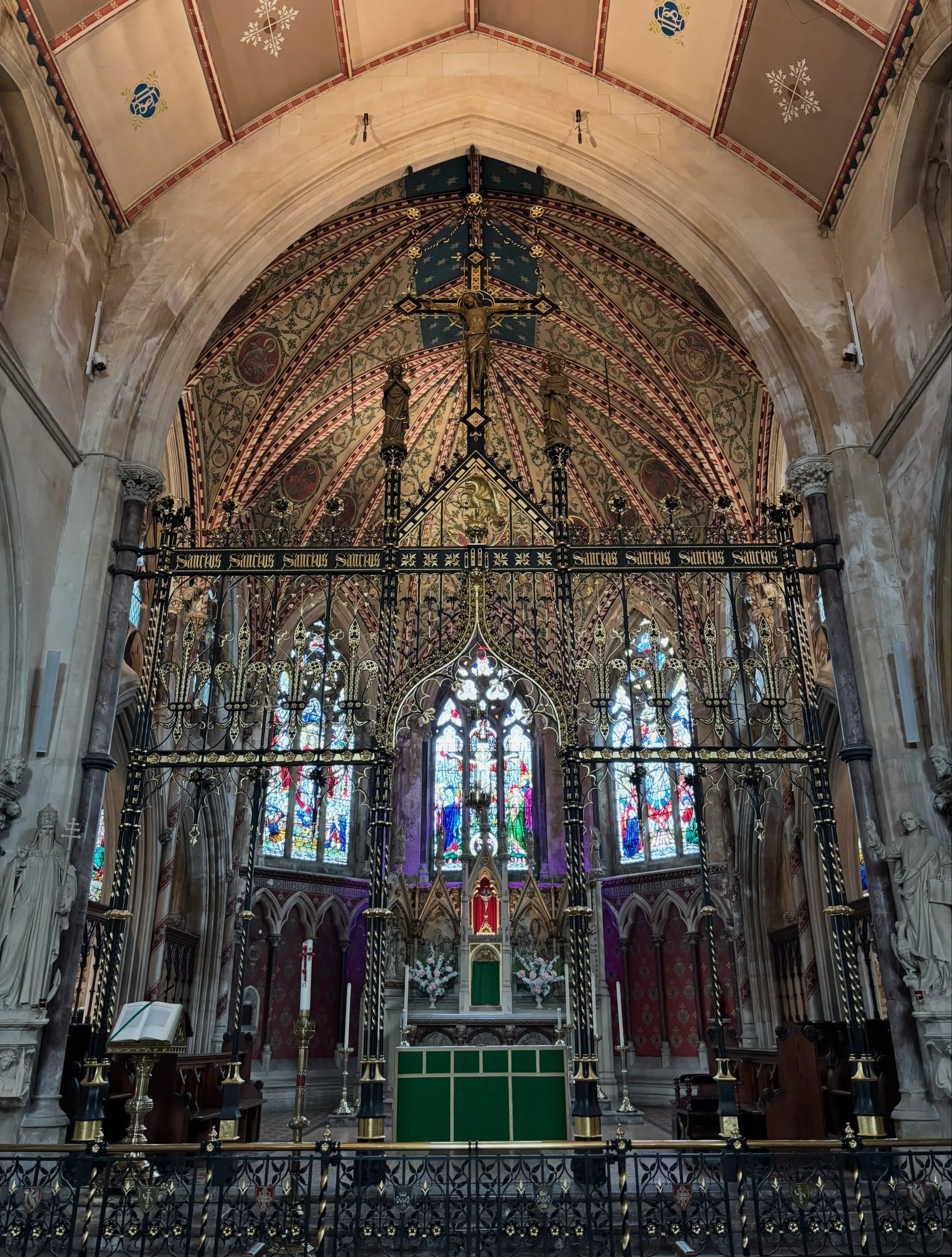 We had a busy couple of days in the beautiful city of Bath visiting the Abbey, the Roman Baths and Jane Austen House. We were a day early for the Jane Austen festival but there were still quite a few people dressed in period costume. We also visited 
