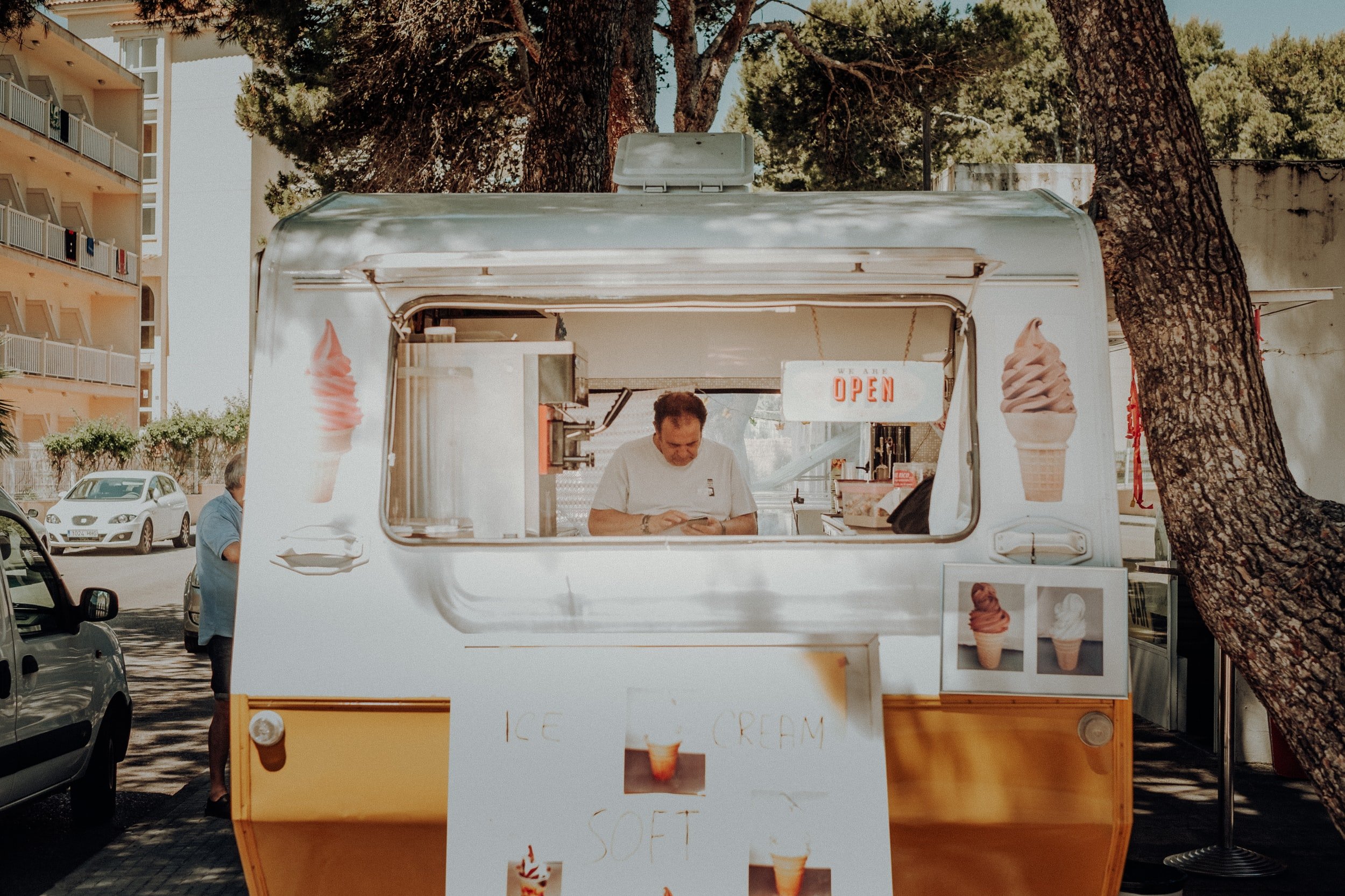 Your Complete Guide to Ice Cream Trucks for Parties