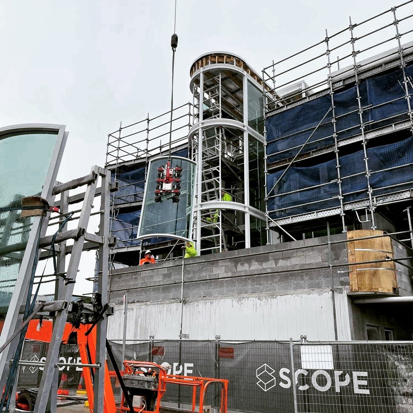 Construction doesn't stop despite some rain! Collaboration with @make.windows_doors for curved glass install this week at our #wickham Newcastle project.