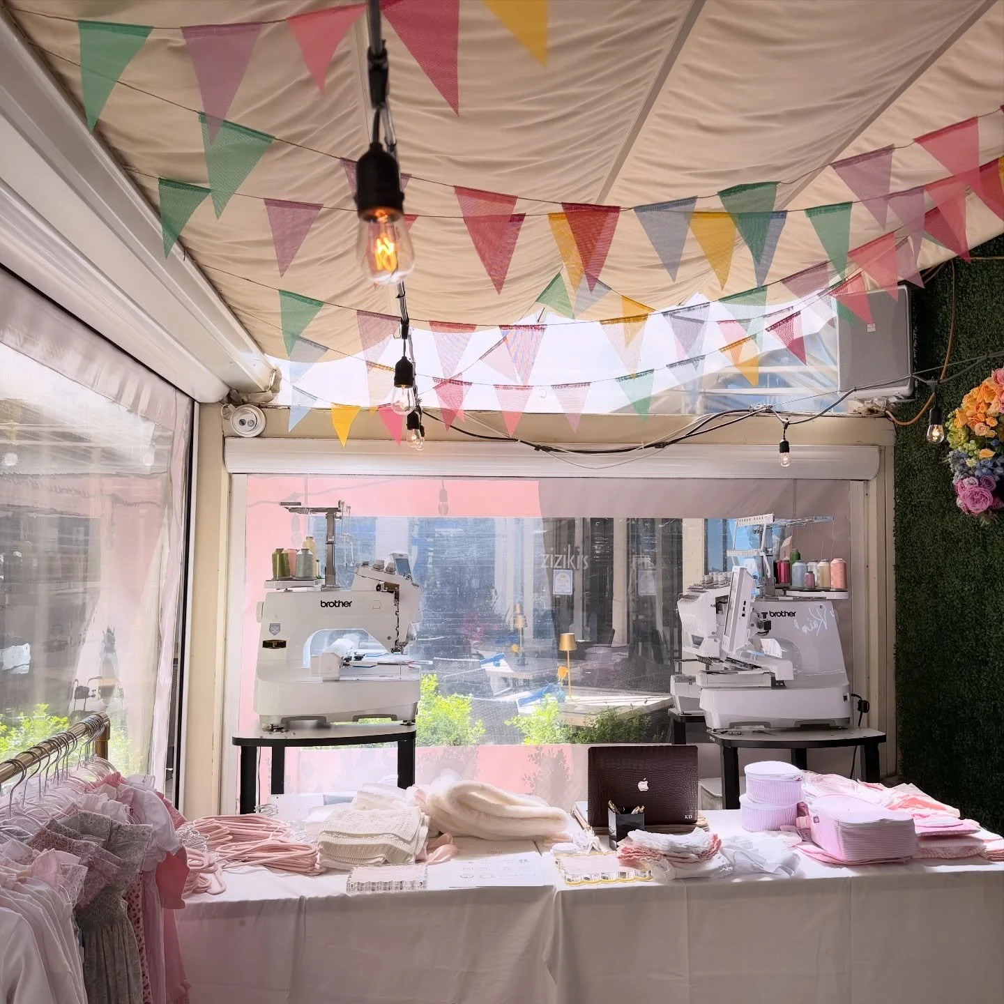 The sweetest most girly baby shower for @ashley_hnelson 🌈 🎀

@balloontherapy 
@themonogramclub