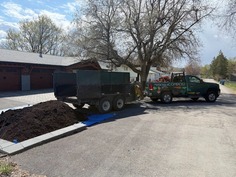 Compost delivery! 🌱