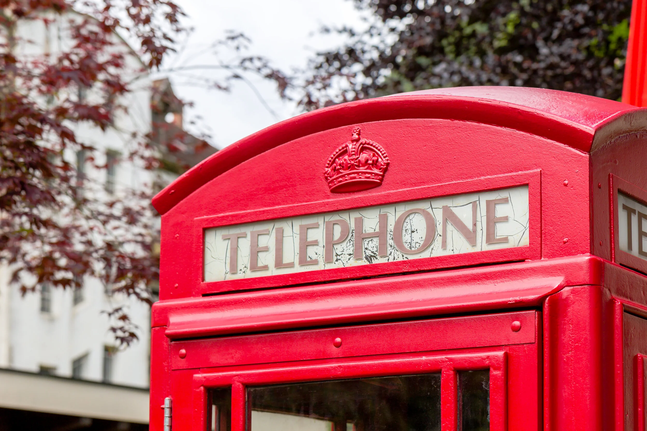 red-telephone-booth-P59KRG4.jpg