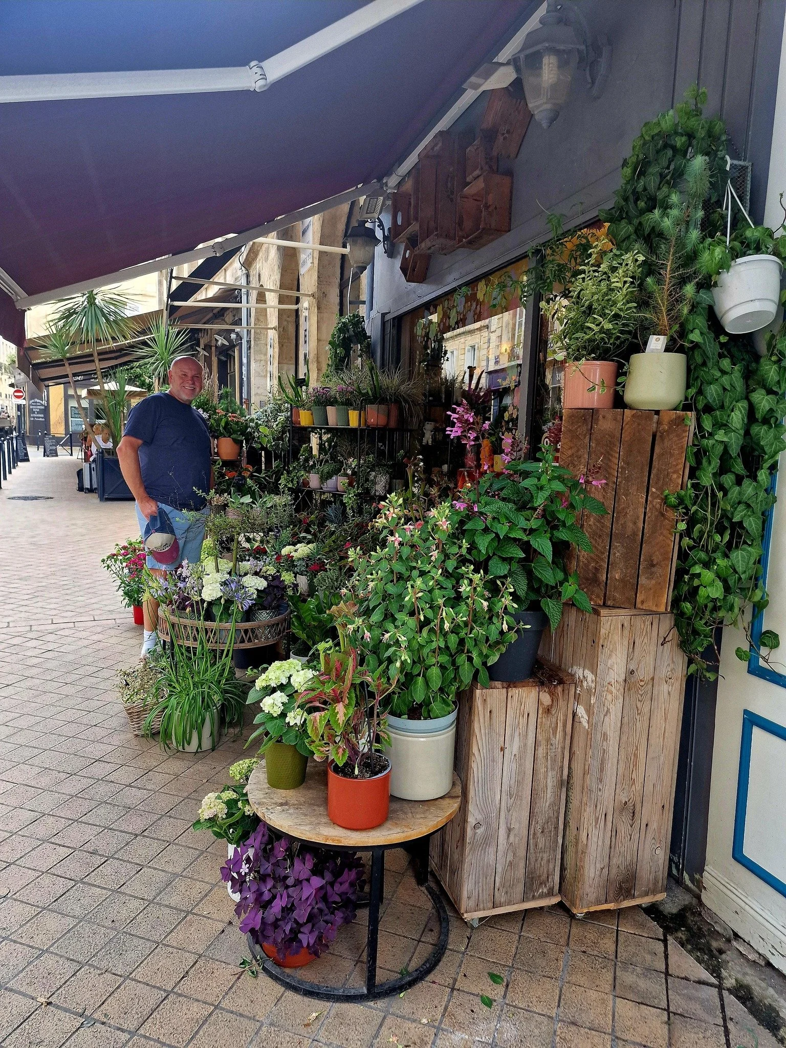 Hello from Bordeaux!! ❤️🇫🇷🌞
Such a beautiful city - stop one 🤣