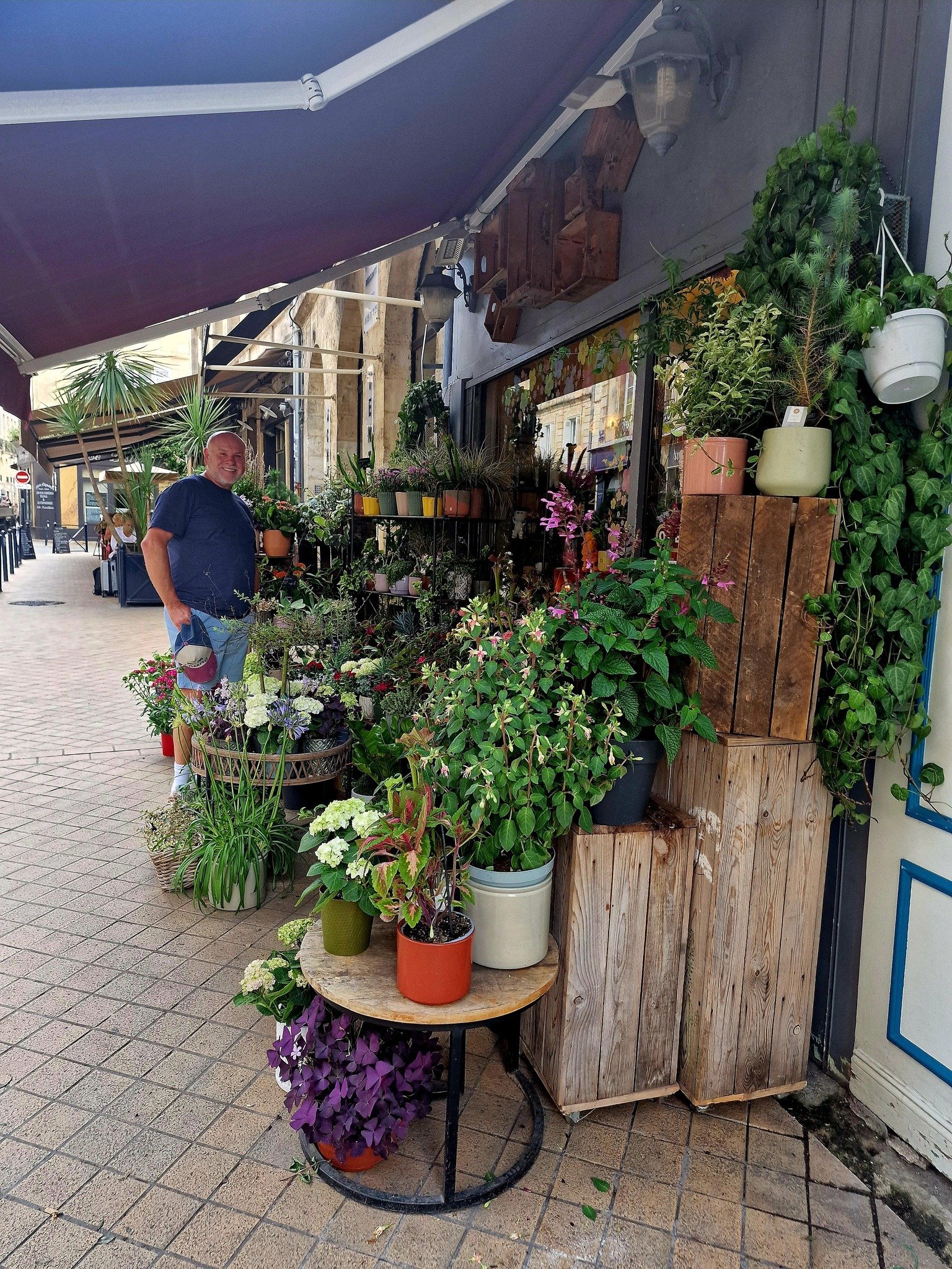 Hello from Bordeaux!! ❤️🇫🇷🌞
Such a beautiful city - stop one 🤣