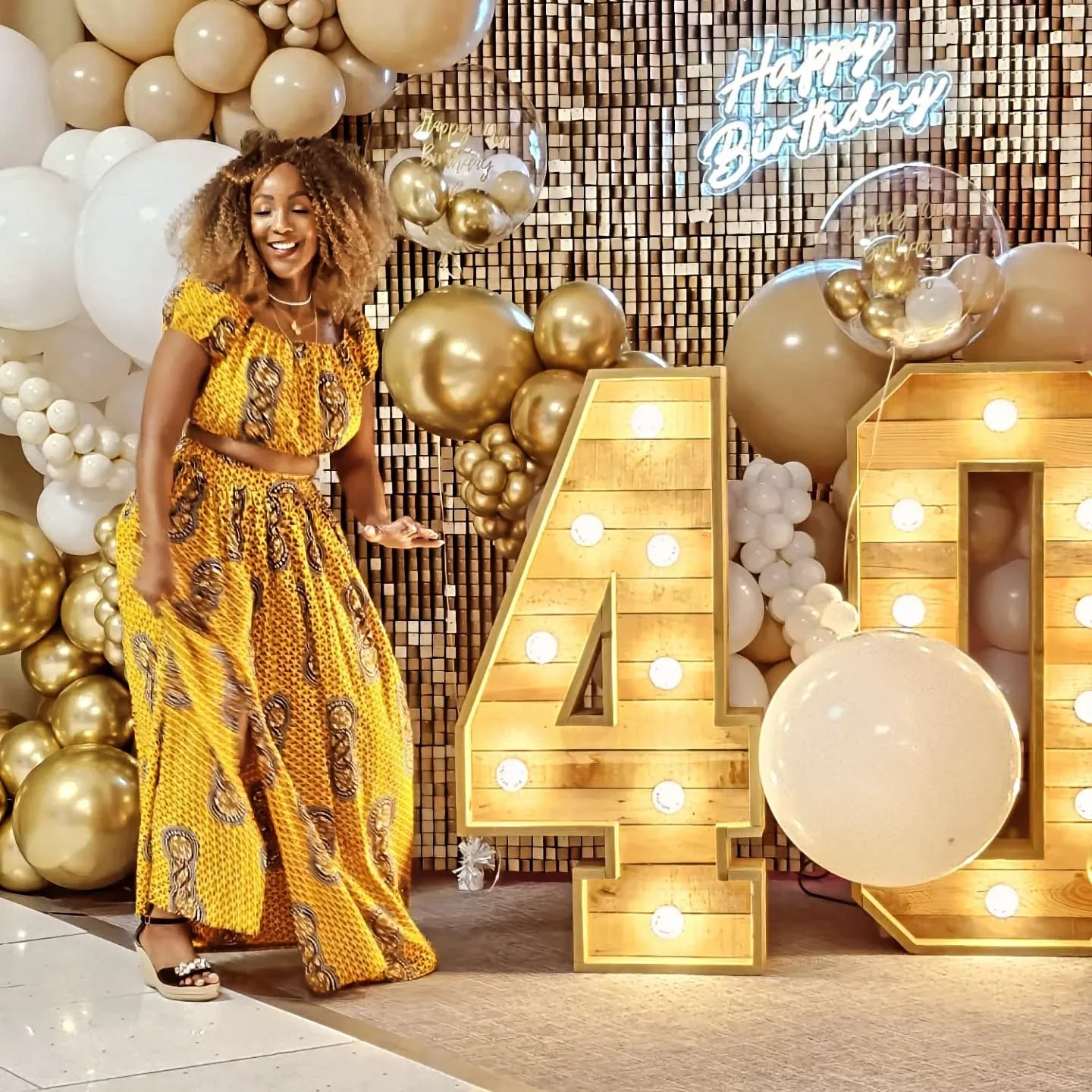 Our beautiful client celebrating her very special birthday in style!!
Just how gorgeous does she look alongside our rustic numbers 
🤍🤍 🤍🤍🤍🤍🤍🤍🤍🤍🤍
.
.
.
.

#rusticnumbers 
#40thbirthdaydecorations 
#40lightupnumbers
#lightup40
#fabatforty