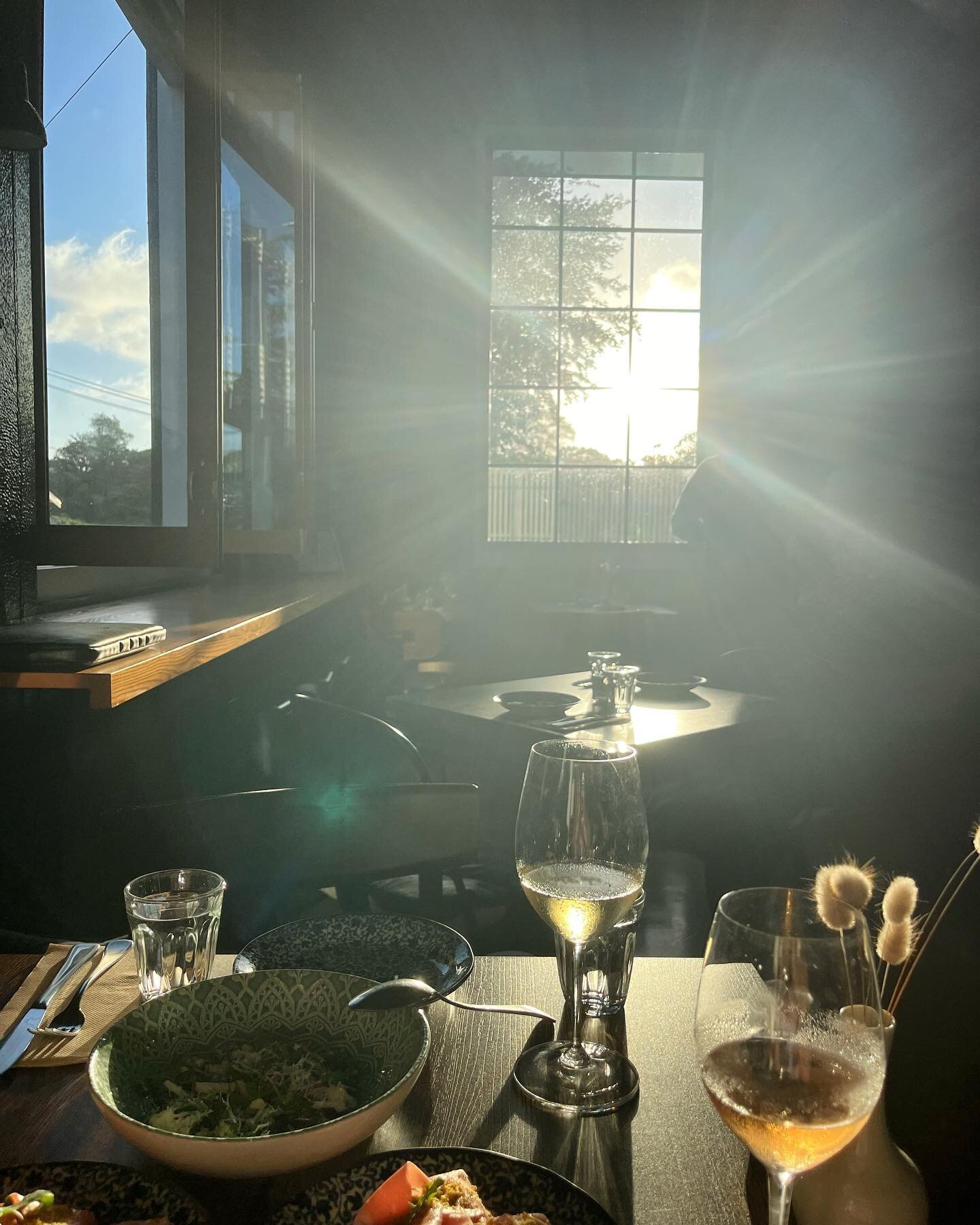 Making the most of these sunny evenings while we can ☀️ open from 5pm for after work drinks and delicious bites 😋