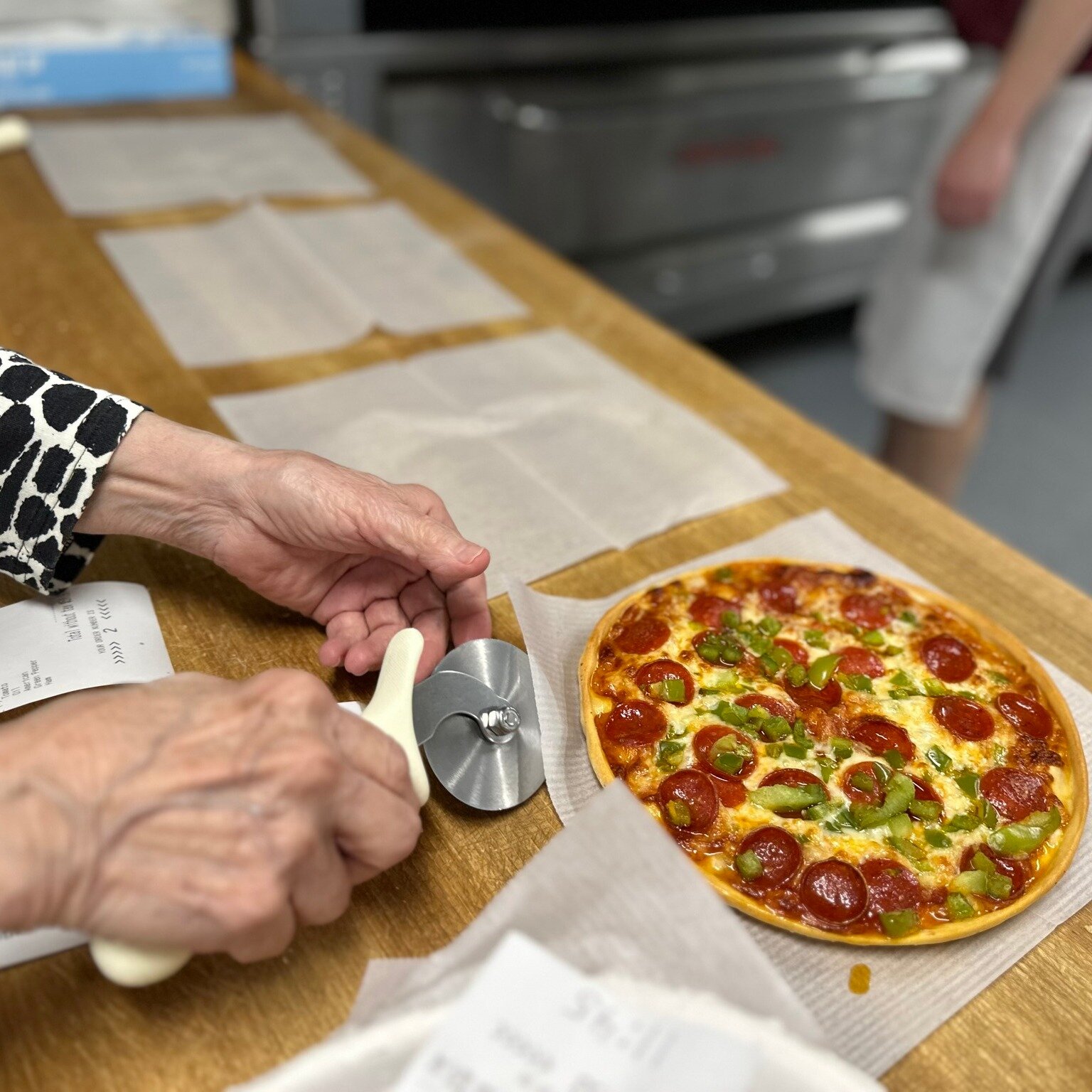 🍕 From slicing up the perfect pizza to sharing the secrets of crafting an authentic Tri City Pizza, Linda is the heart and history of our tiny pizzeria. These hands have crafted thousands of Tri Pies over the years, and we are fortunate to have her 