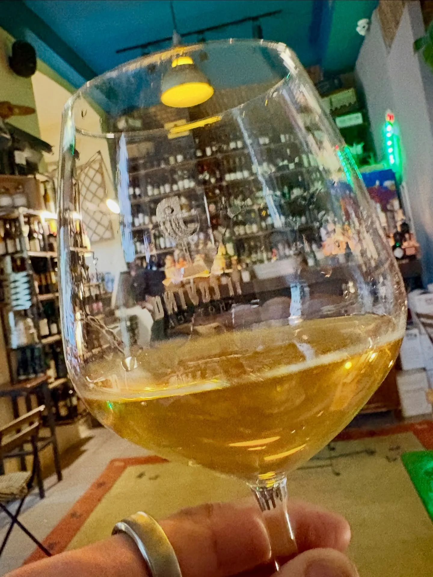 Natty Alla Romana.

Orange Vermetino @il_covino, Ottaviano. Natty Montepulciano @urbana47, Monti.

Hang out highlights.

#naturalwine #organicwine #rome #naturalwinebar #roadtrip