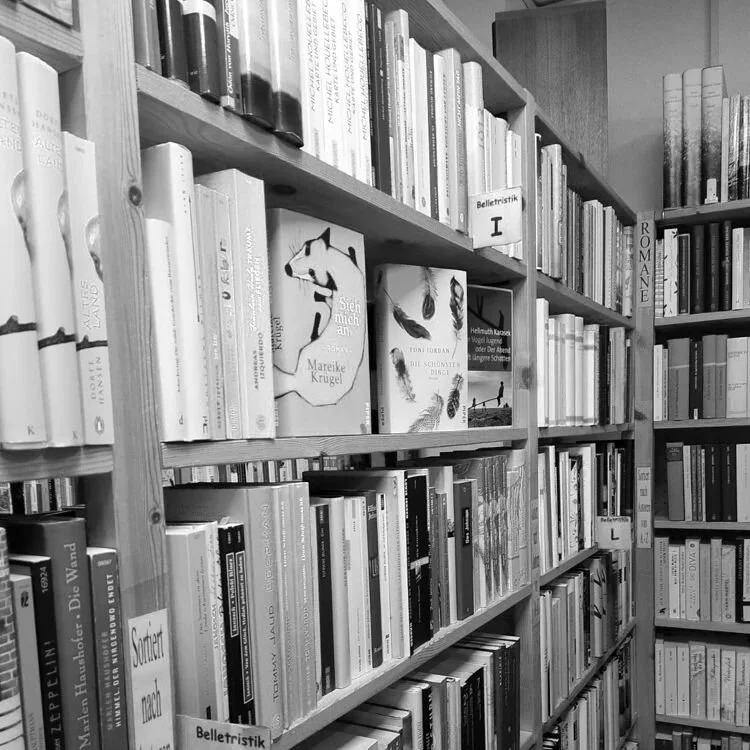 Neuer Blogbeitrag: Was sind Bücher wert? Ein Buch lebensverändernd sein, einen furchtbar aufregen oder einfach Entspannung nach einem Arbeitstag bieten. In Bezug auf den ideellen Wert ist das also eine ganz persönliche Frage. Aber wie