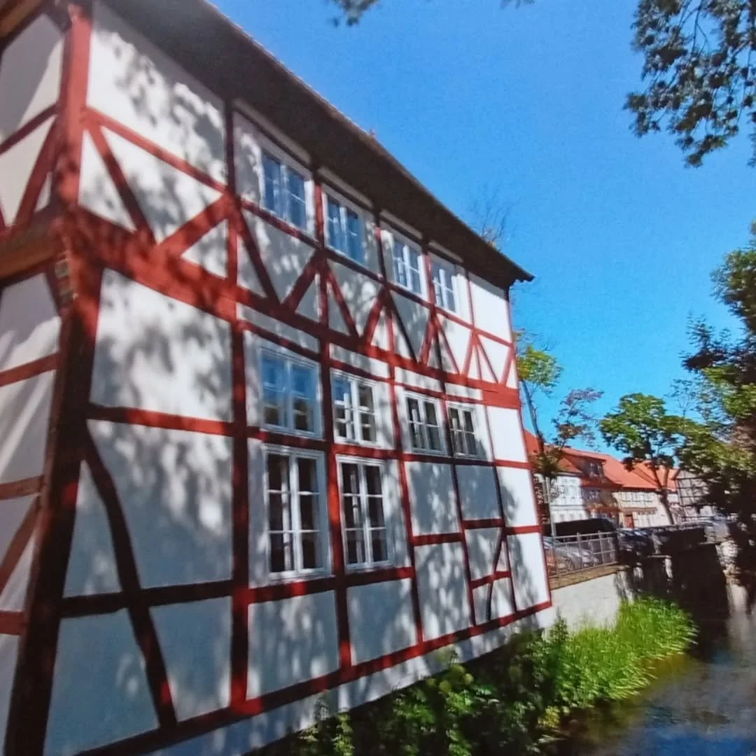 Salzwedel mit gr&uuml;nen B&auml;umen und blauem Himmel. Das w&auml;re mal wieder sch&ouml;n. In ein paar Wochen ist es ja wieder soweit, solange kann man sich die sch&ouml;nen Fotos und Bilder im Buch: Hansestadt Salzwedel: Unsere Stadt anschauen. N