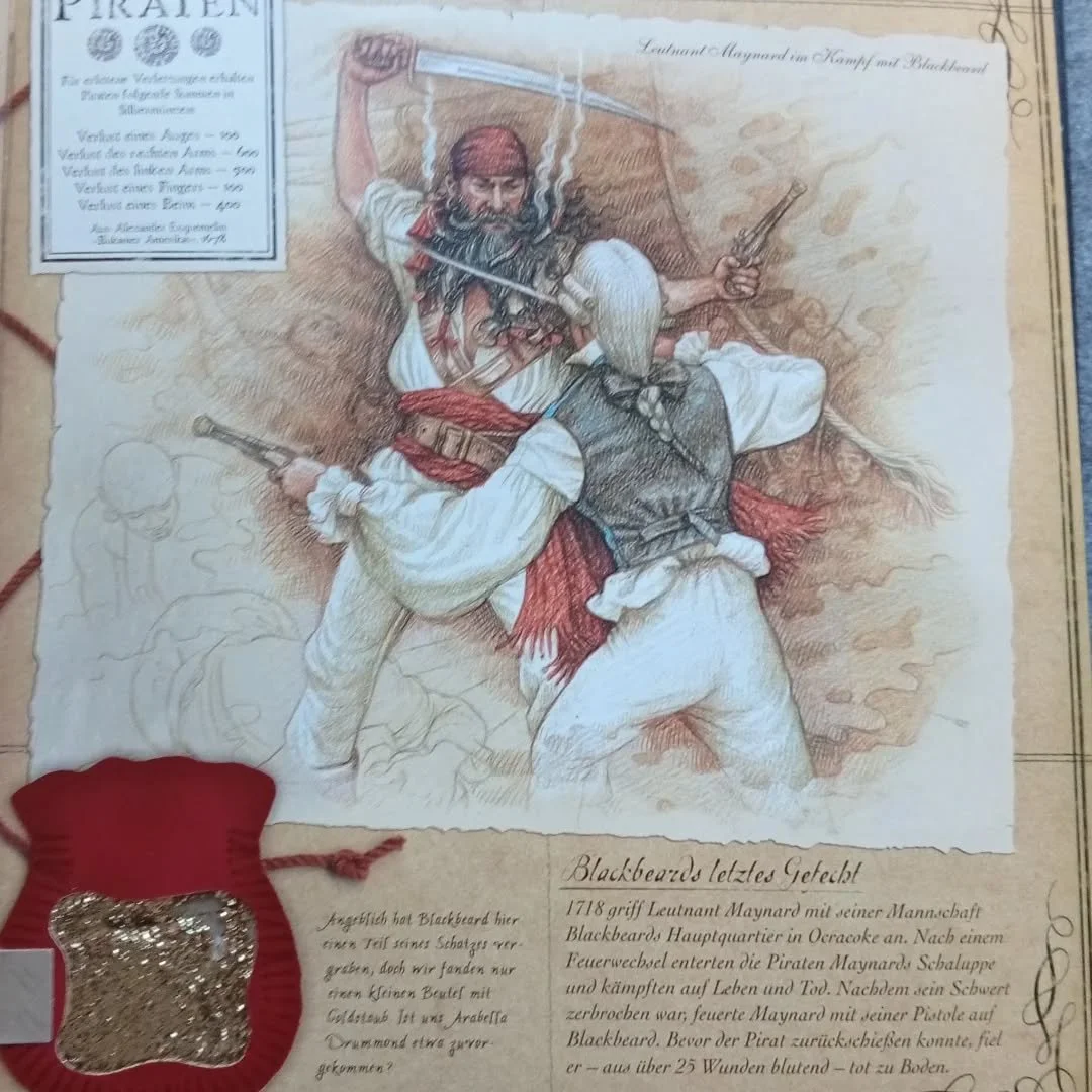 Dieses sch&ouml;ne Buch ist toll f&uuml;r alle kleinen und gro&szlig;en Pirat*innen und ihre Fans. Mit einem Kompass, vielen Klappen und Geheimnissen und einem Schatz! Neu bei uns im Shop.
Die abenteuerliche Welt der Piraten von Dugald Steer und Ian 