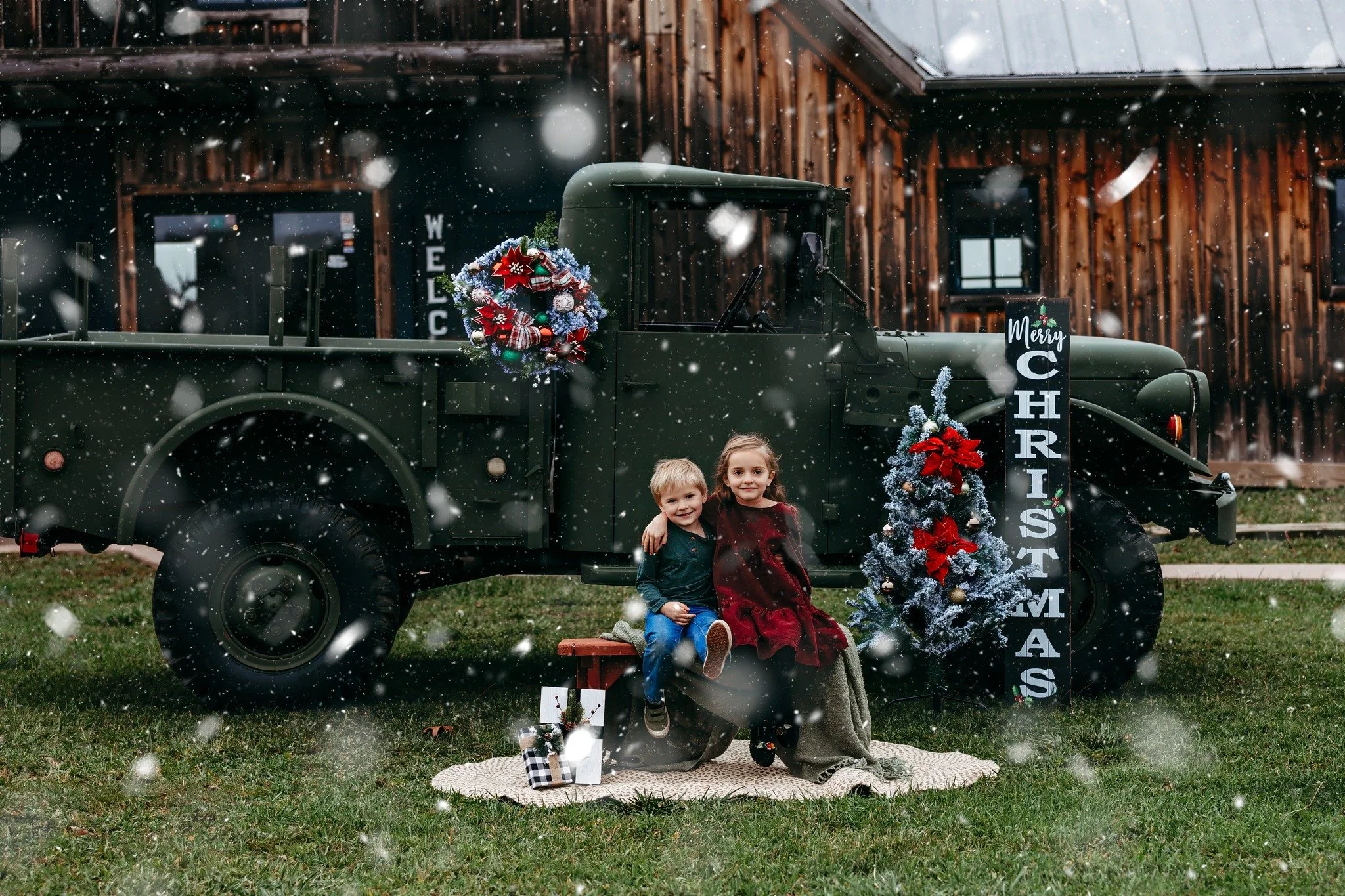 Tis the Season!!! Our Holiday minis and Santa sessions are here!! Both sessions will be hosted at Vermilion Valley Vineyards

Dec 6
SANTA!!! (this is not our Santa Experience but a great chance to have your photo with Santa)
https://book.usesession.c