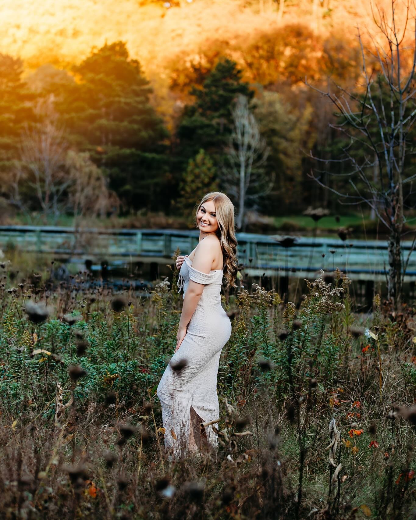 😍
.
.
.
.
.
.

#seniorpictures #posepatch #seniorsznmagazine #clevelandphotographer
#gradphotography #seniorphotoshoot #2025 #classof2025 #senioroutfit #seniorszn #senioryearmagazine #seniormuse  #seniorgirls #seniorphotographer #seniorportraits #se