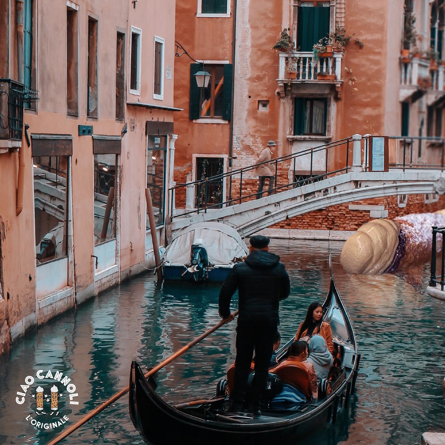 Gondolas come in all shapes and sizes in Venice.. 👀 🛶 🇮🇹
