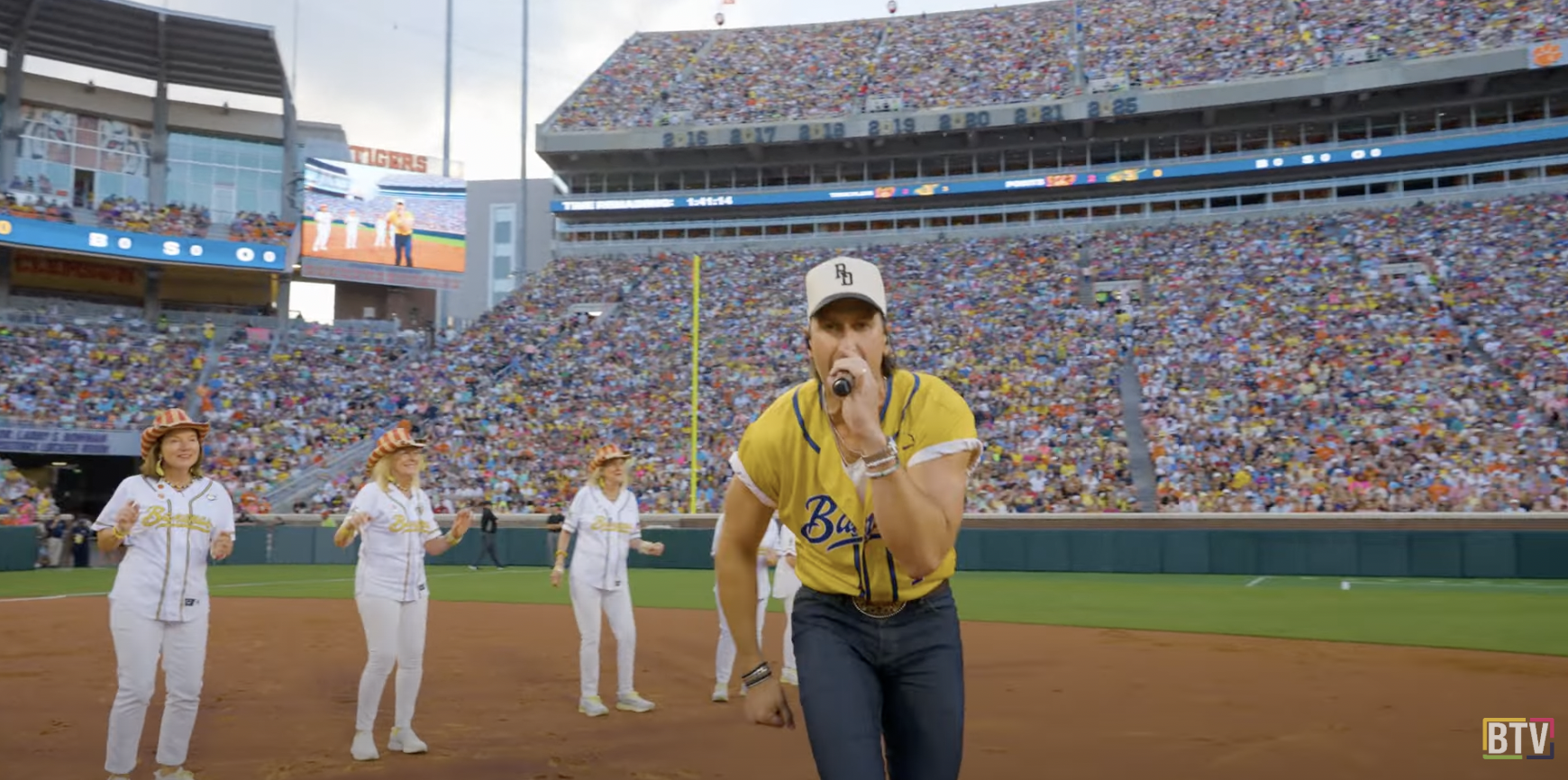 How The Savannah Bananas Successfully Compete With MLB - John Cassillo