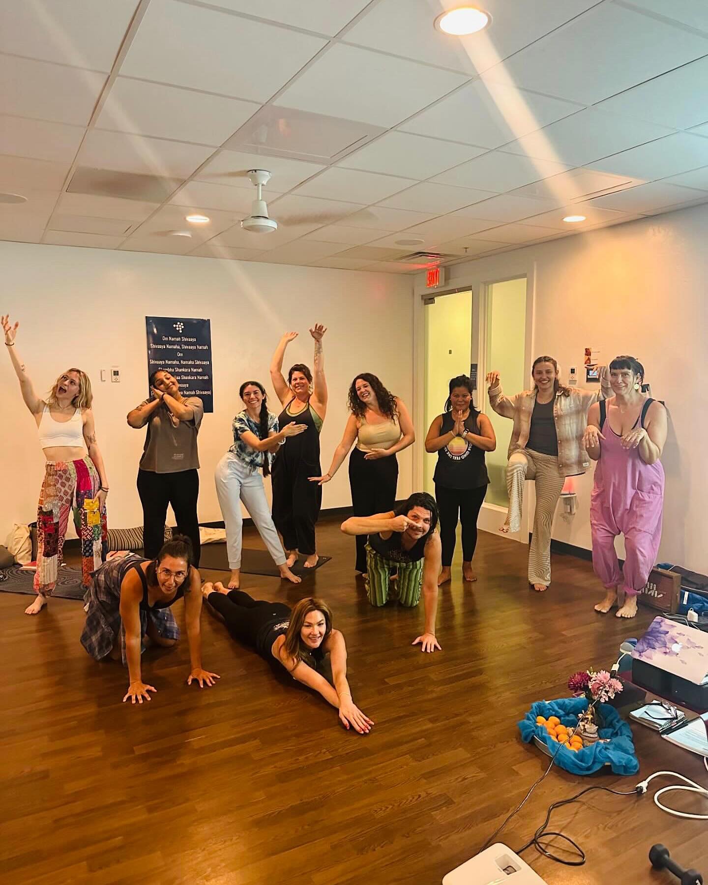YINSTER sighting in the wild 🤪💙 Our 50-hour yin training has started, and we are just in awe of this wonderful group! @kumariskyyoga and the crew are having so much fun already!

#yogainstructor #yogapodtucson #yogaintucson #tucsonyogacommunity
