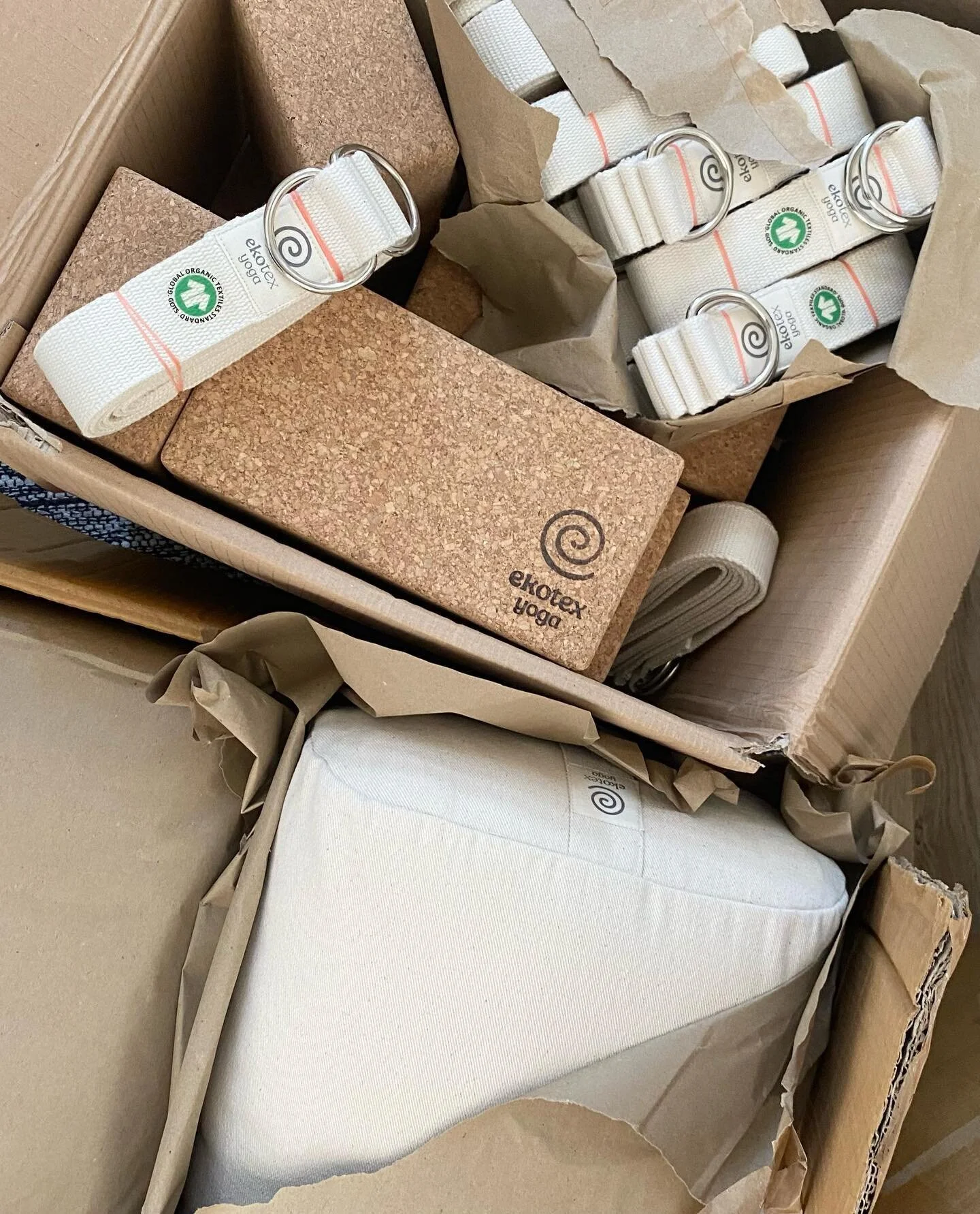 Our props have arrived 🎉 props are a huge part of how I teach, making movement not only accessible but can equally be used to add challenge and fun💡
.
.
All organic cotton, cork and the best surprise today was it was all delivered completely plasti