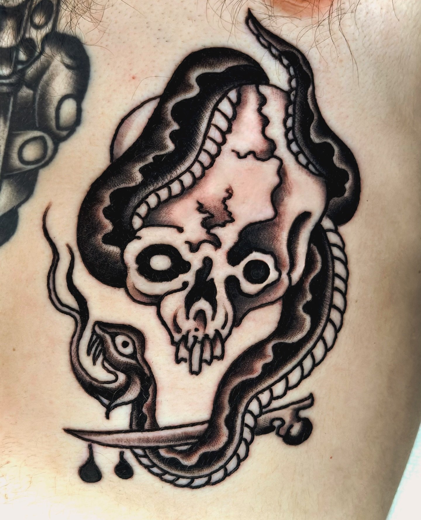 I could tattoo skulls everyday for the rest of my life and be happy.
😄 @tattoosmilepdx 😄