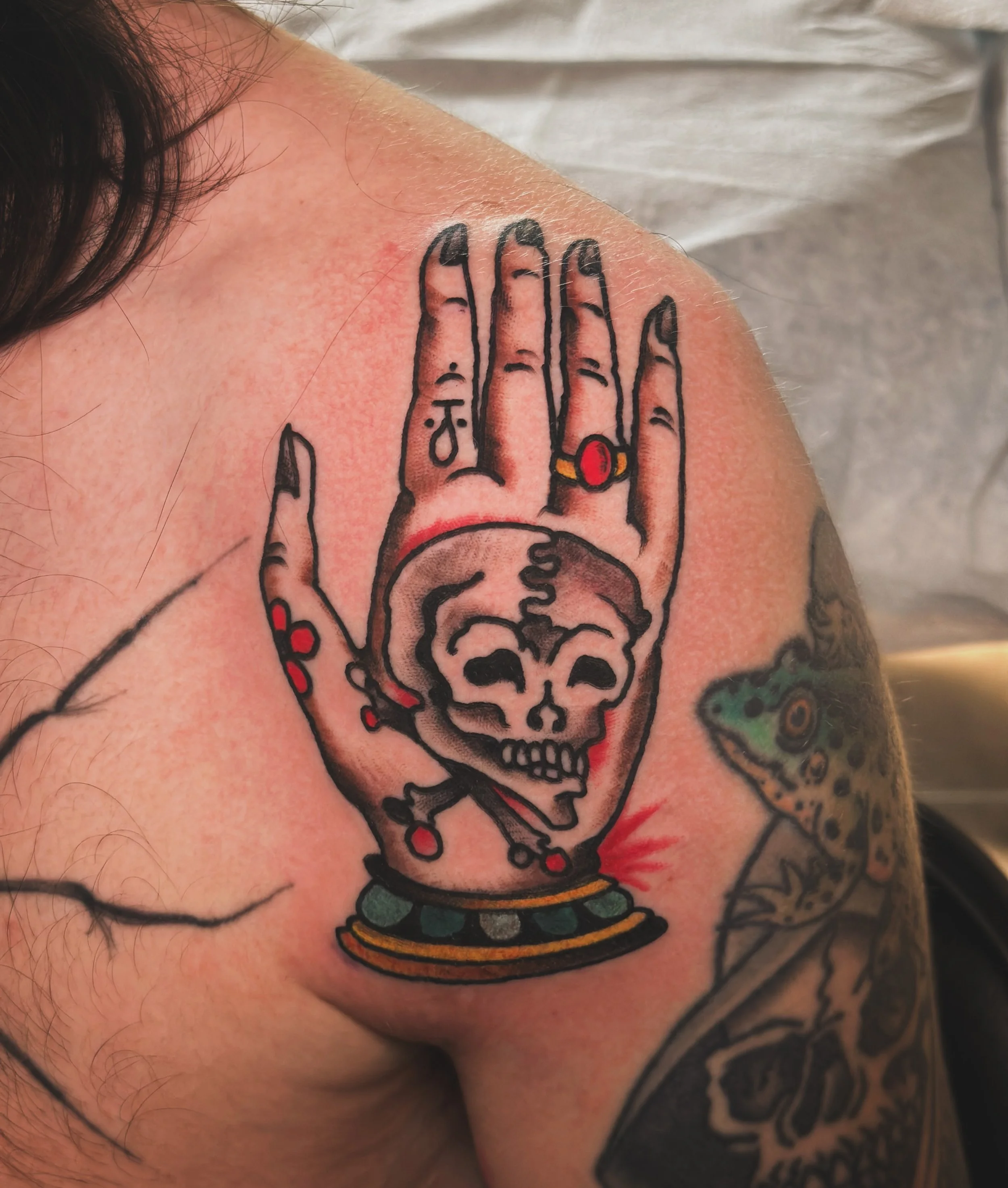 @aaronunser picked up this one during his guest spot here at the shop. Thanks dude! 
@tattoosmilepdx